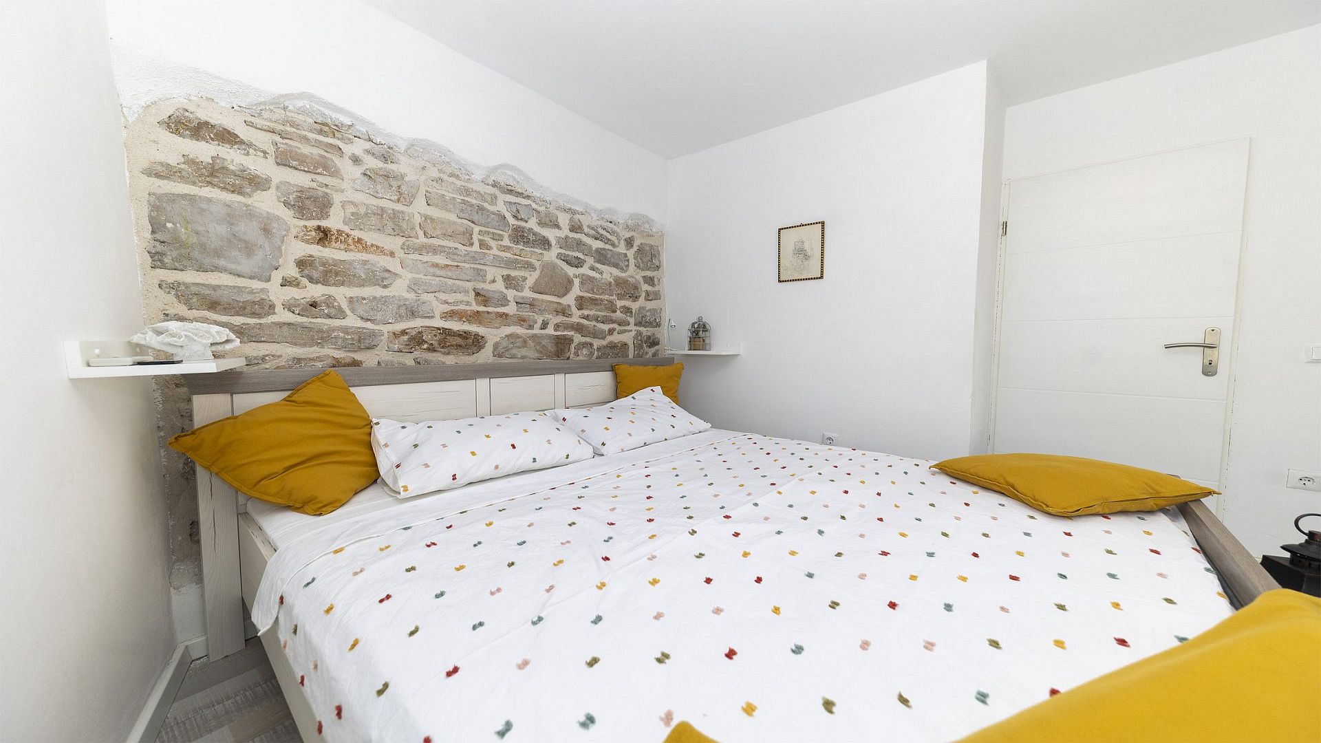 Charming stone villa in Betina