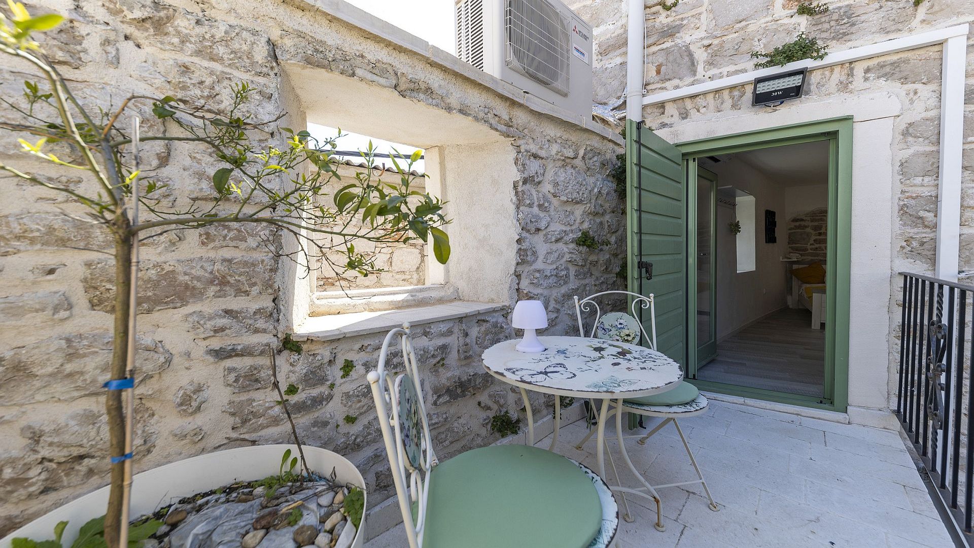Charming stone villa in Betina