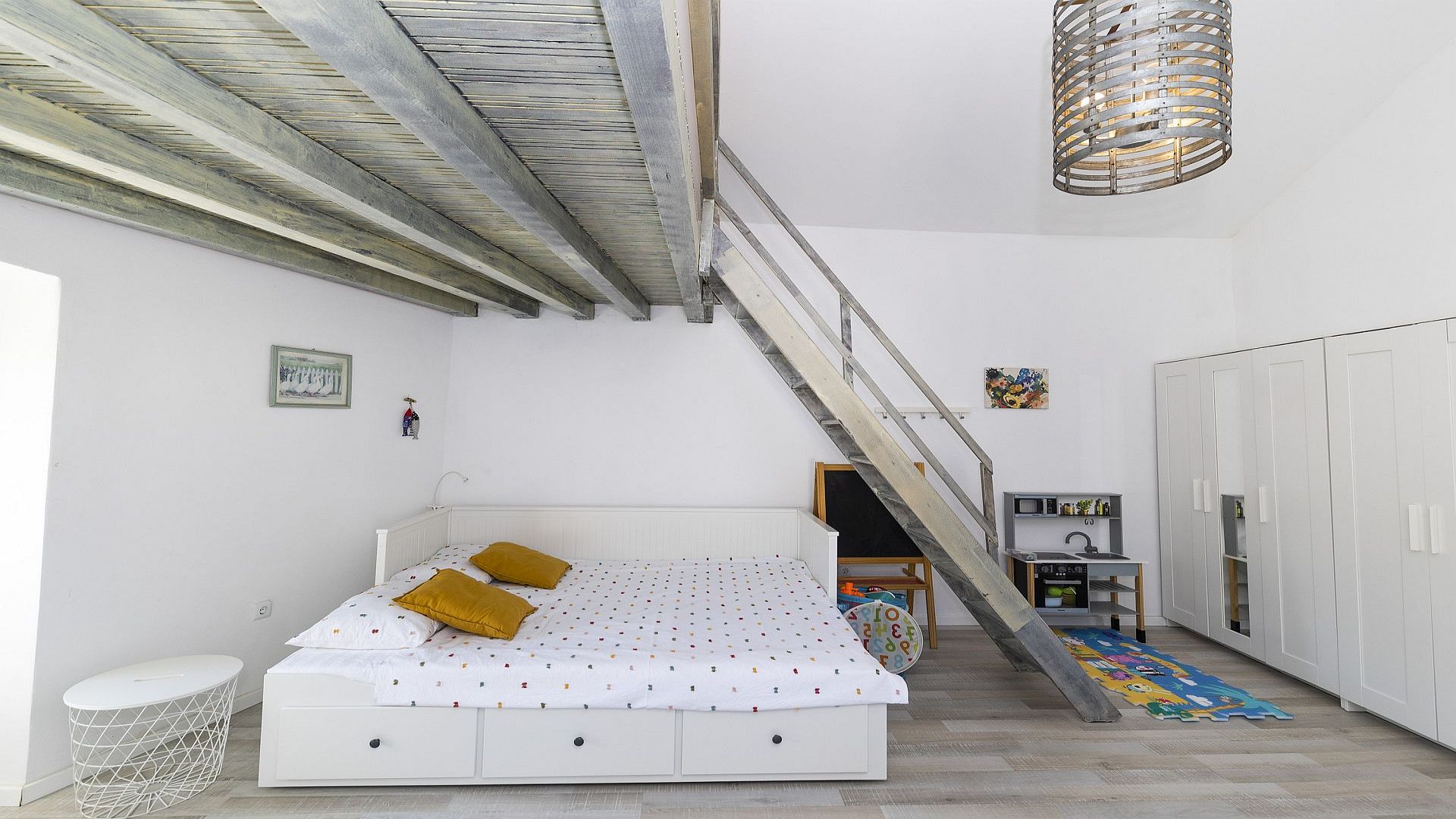 Charming stone villa in Betina