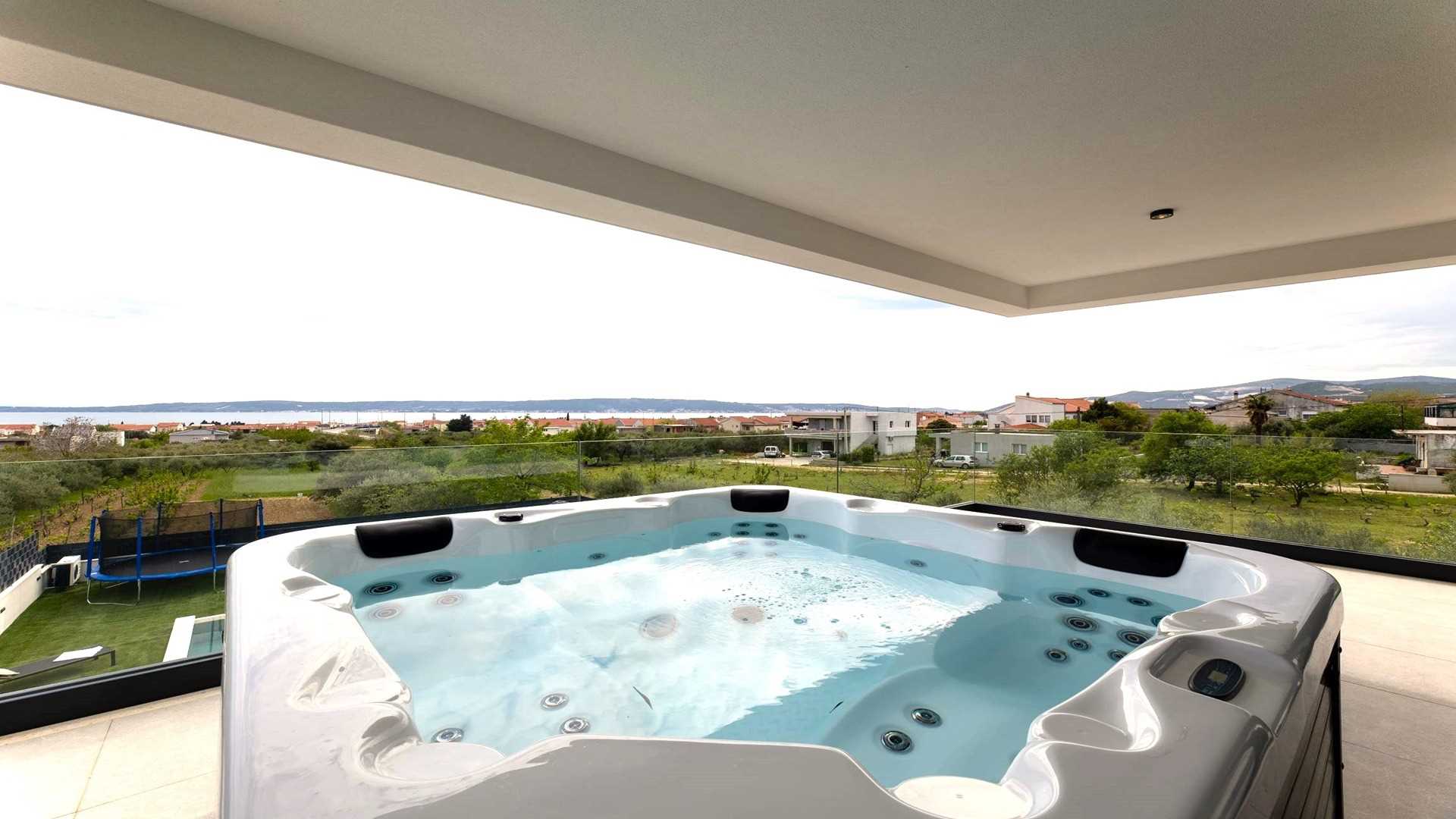 Modern villa in Kaštel Stari