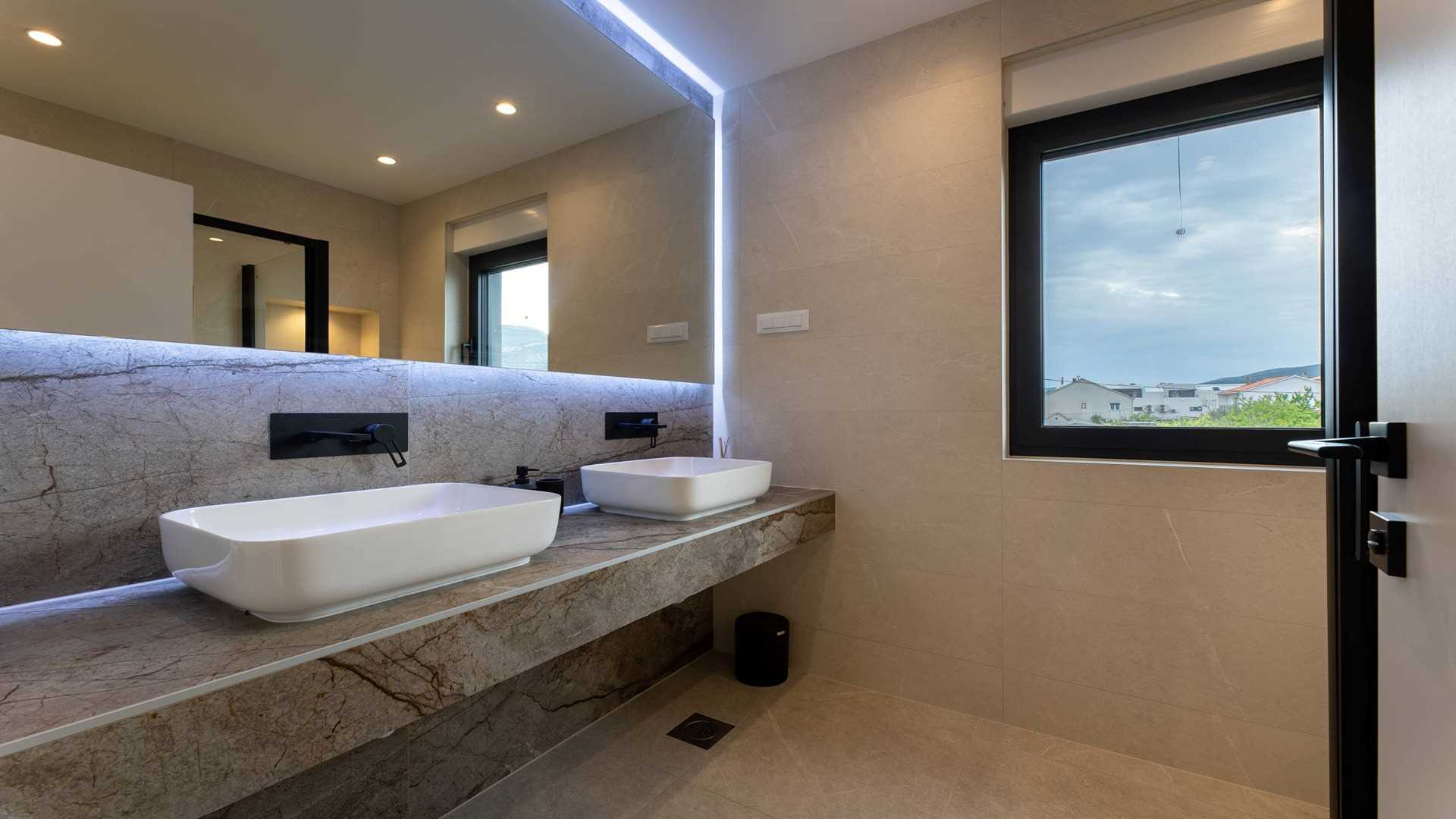 Modern villa in Kaštel Stari