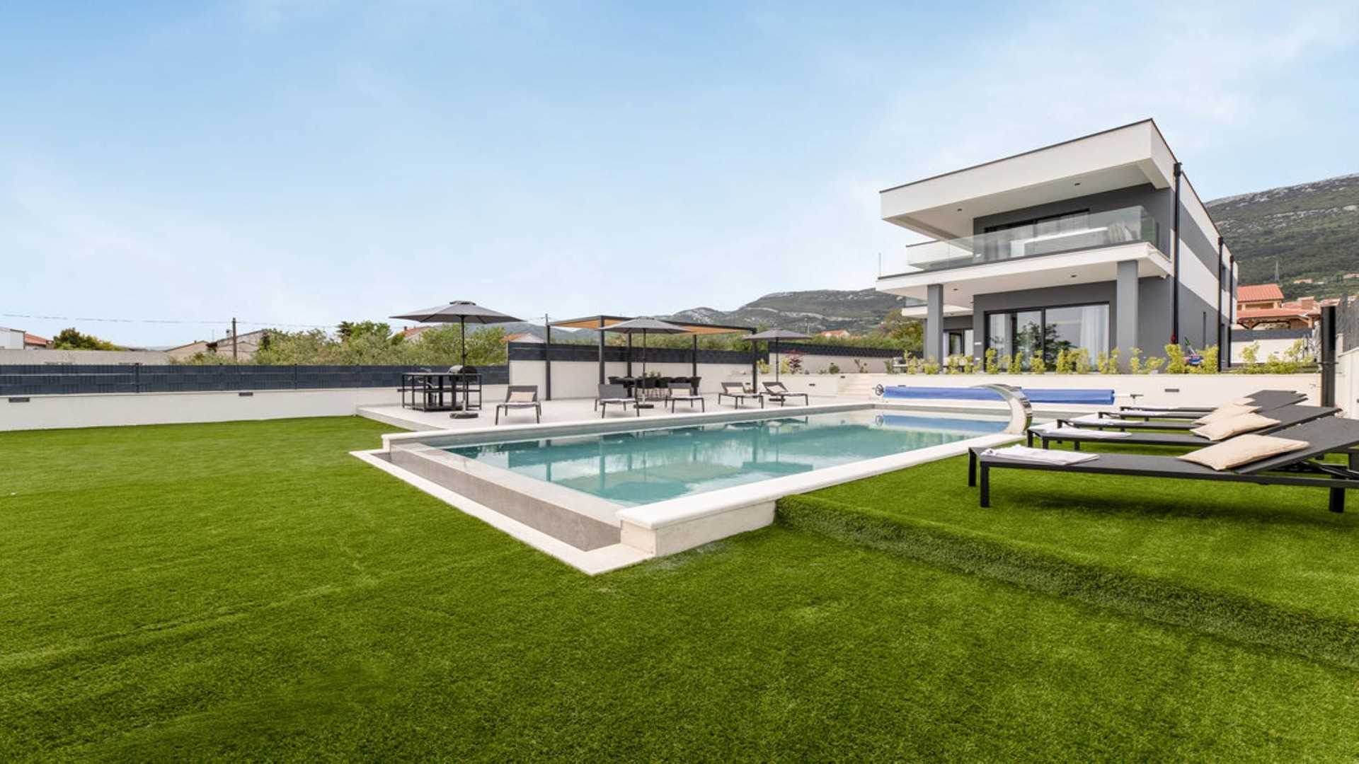 Modern villa in Kaštel Stari
