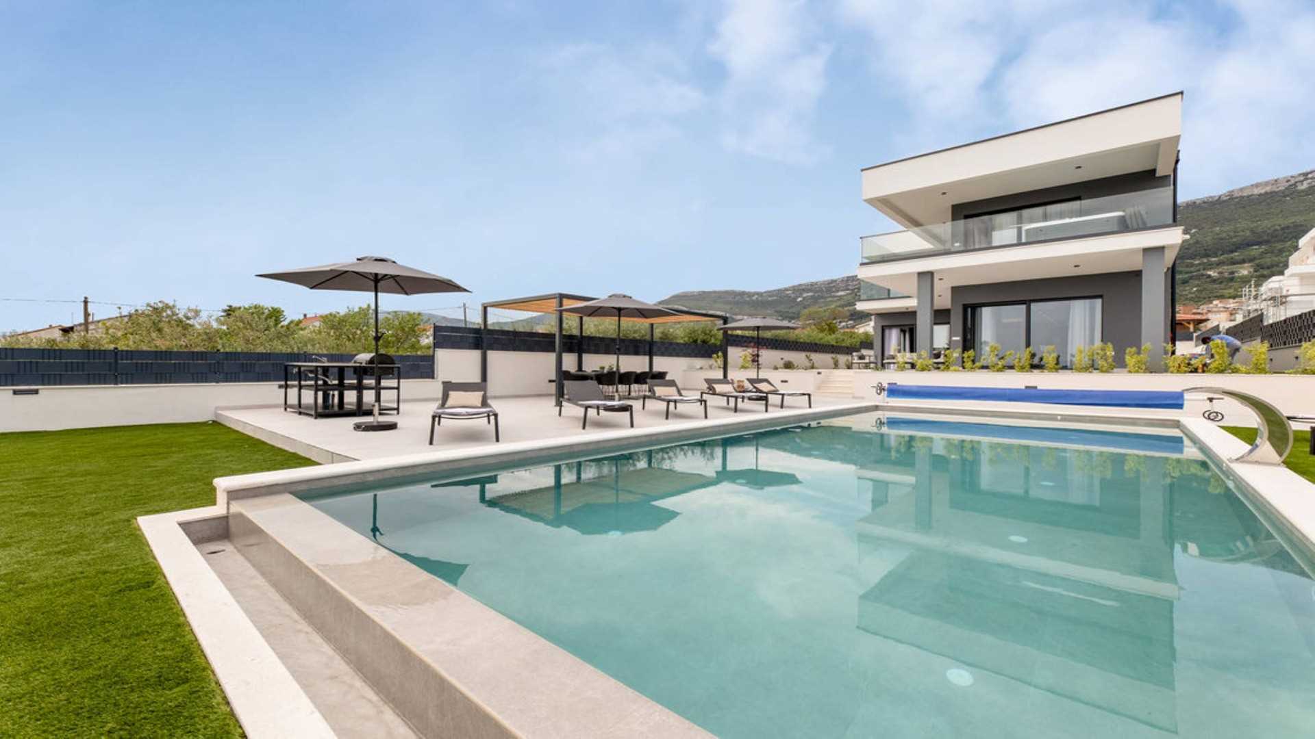 Modern villa in Kaštel Stari
