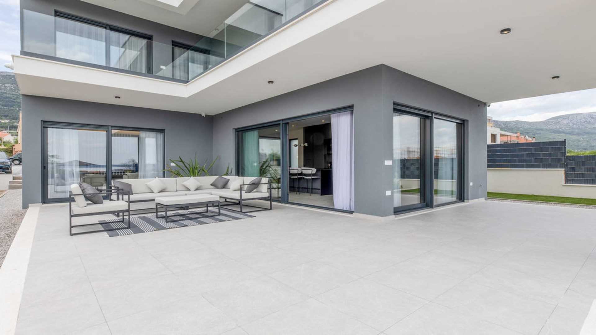 Modern villa in Kaštel Stari