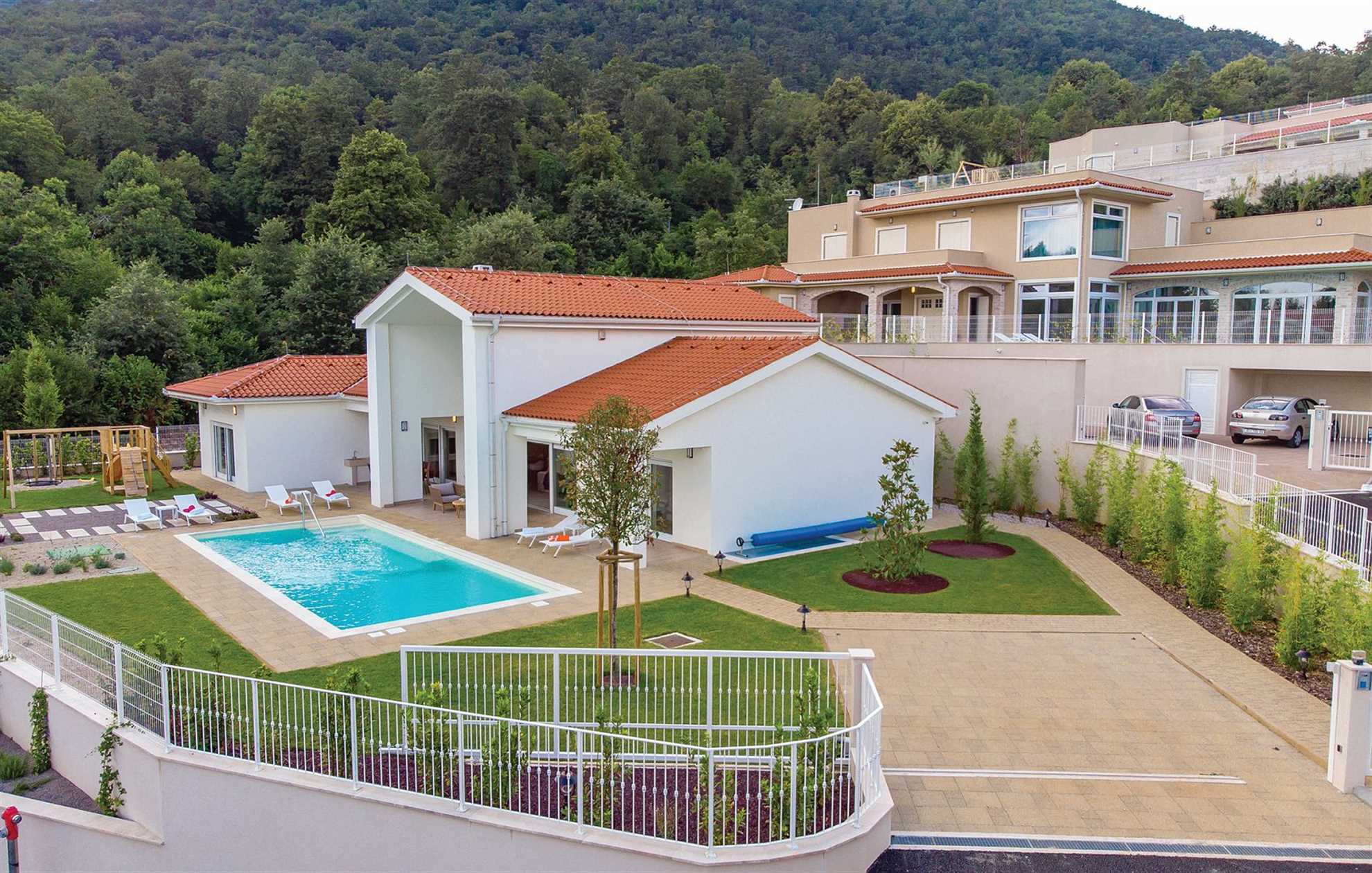 Villa in Veprinac with a gym, sauna and a jacuzzi