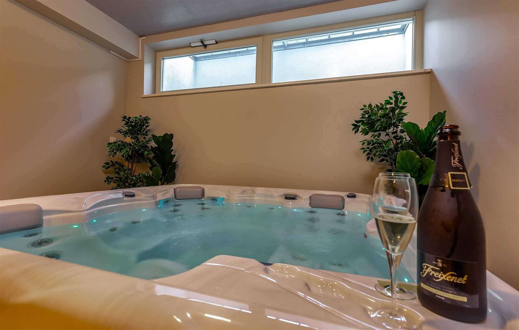 Villa in Veprinac with a gym, sauna and a jacuzzi
