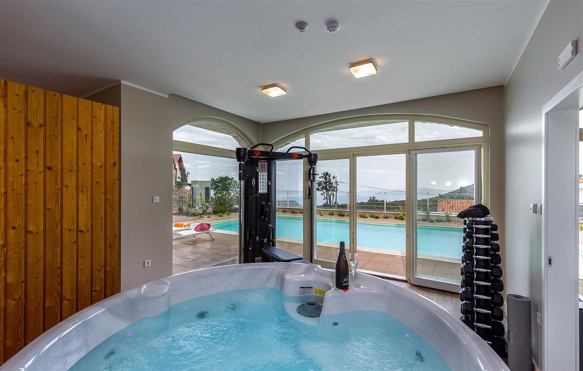 Villa in Veprinac with a pool, sauna and a jacuzzi