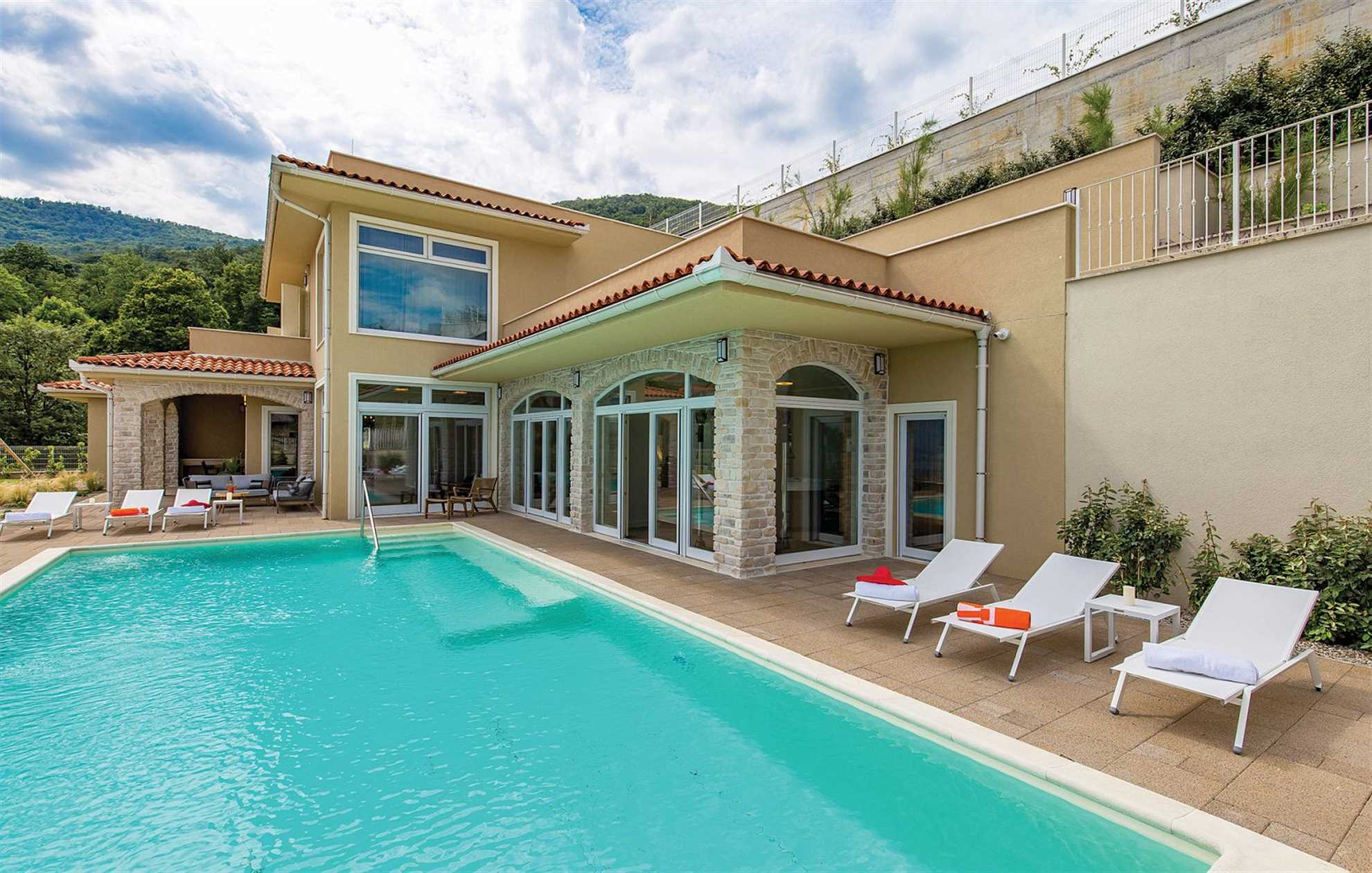 Villa in Veprinac with a pool, sauna and a jacuzzi