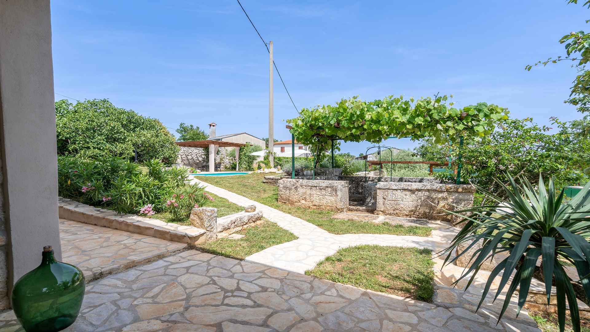 Cozy and charming villa in Tinjan