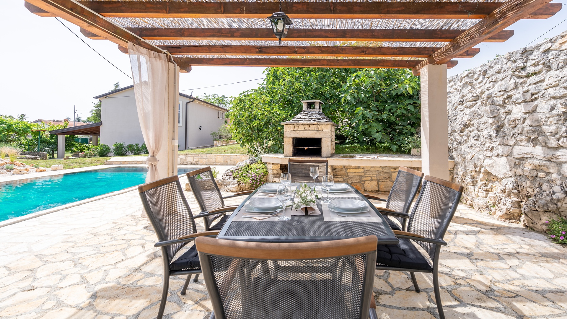 Cozy and charming villa in Tinjan