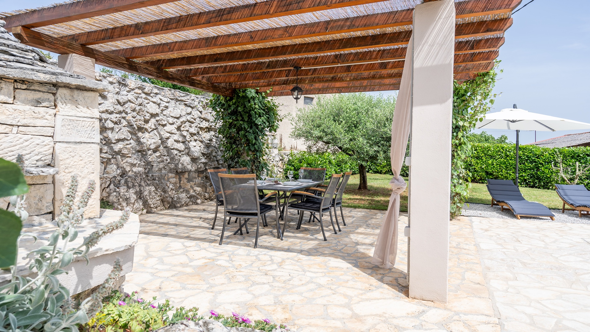 Cozy and charming villa in Tinjan
