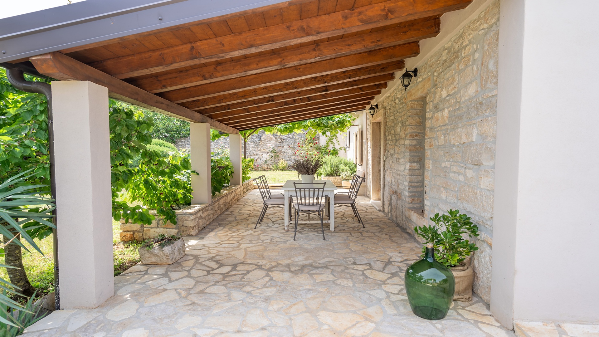 Cozy and charming villa in Tinjan