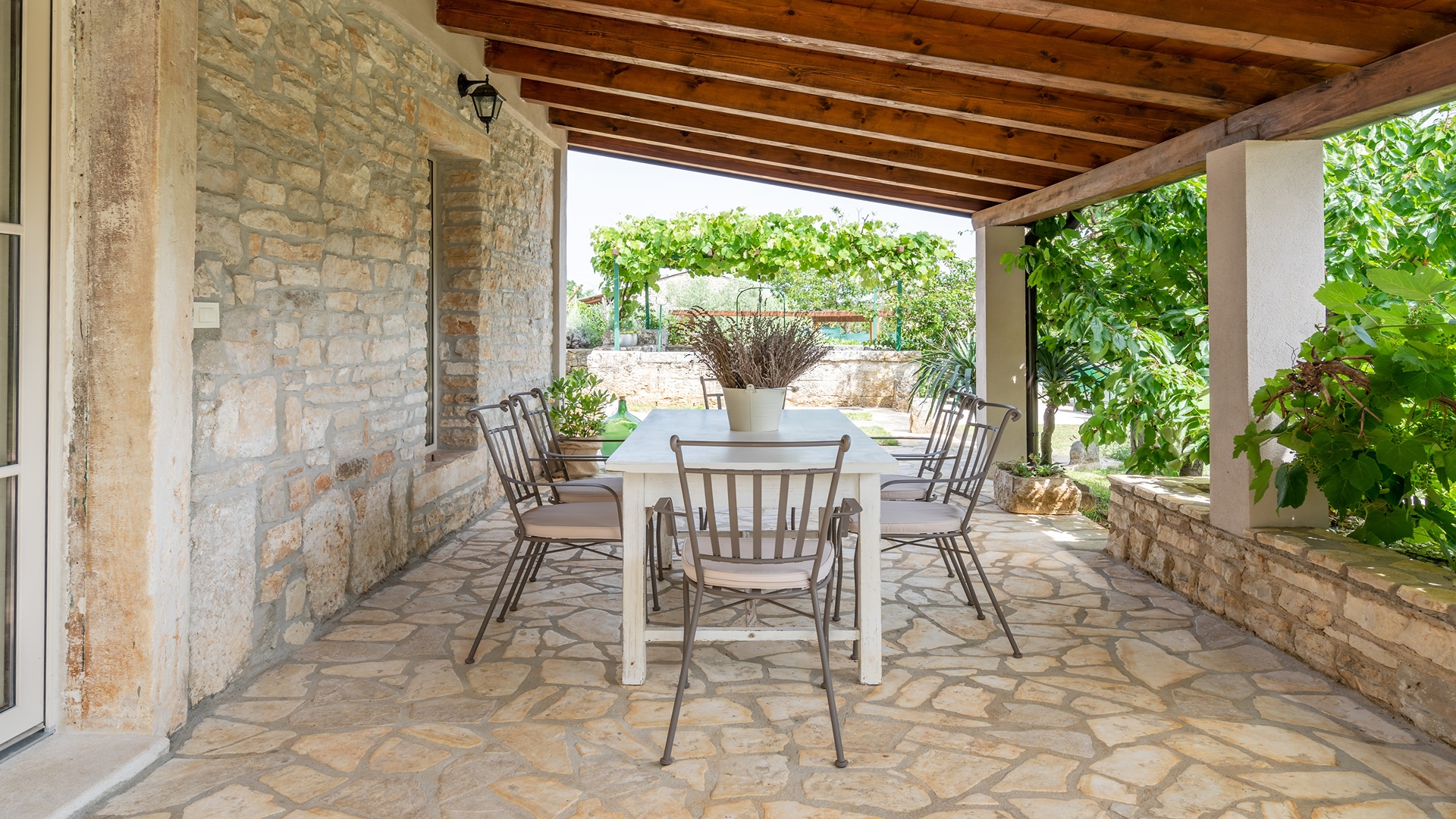 Cozy and charming villa in Tinjan
