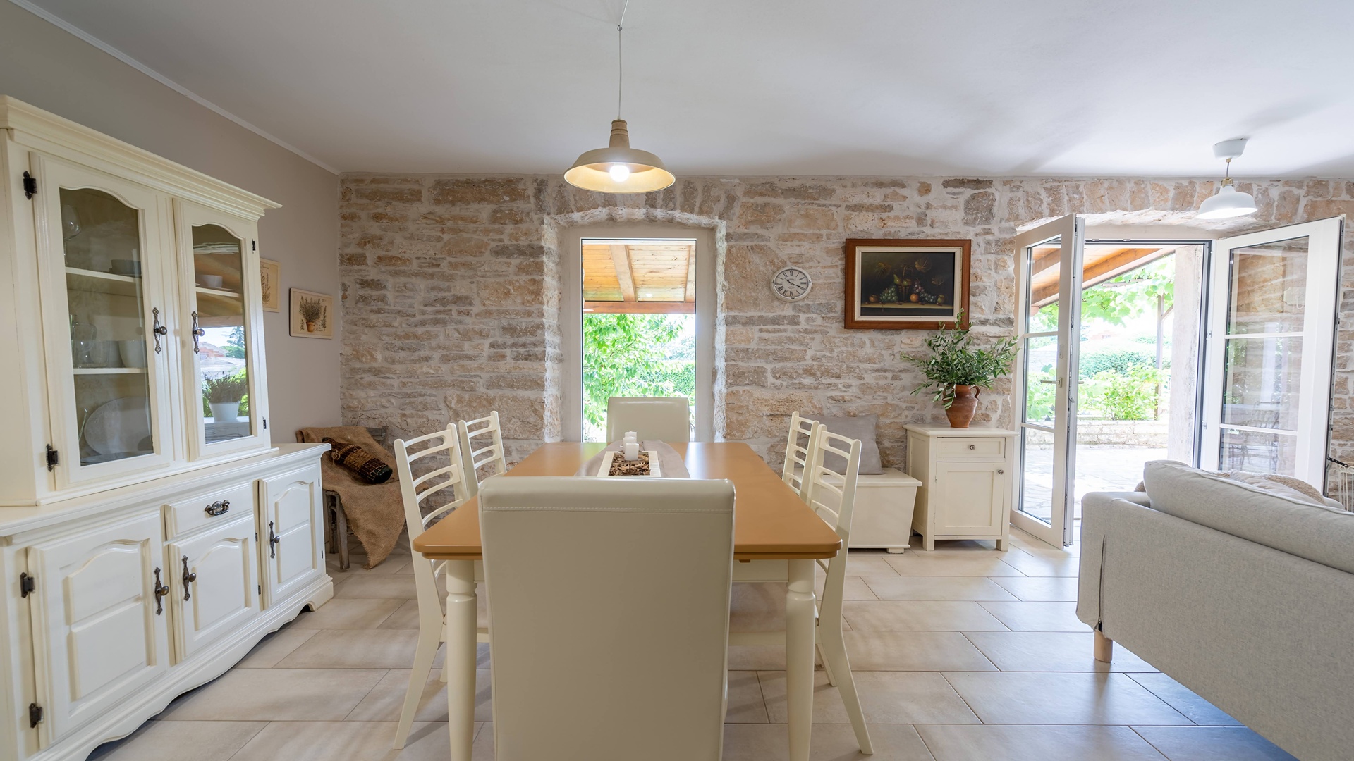 Cozy and charming villa in Tinjan