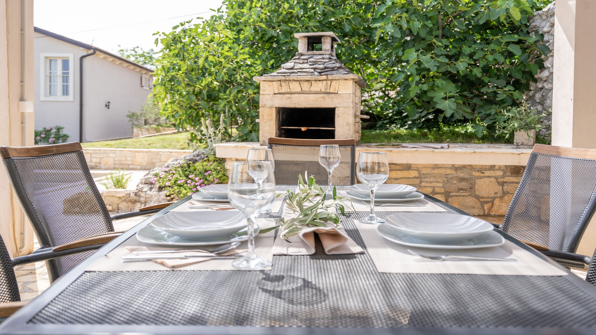 Cozy and charming villa in Tinjan