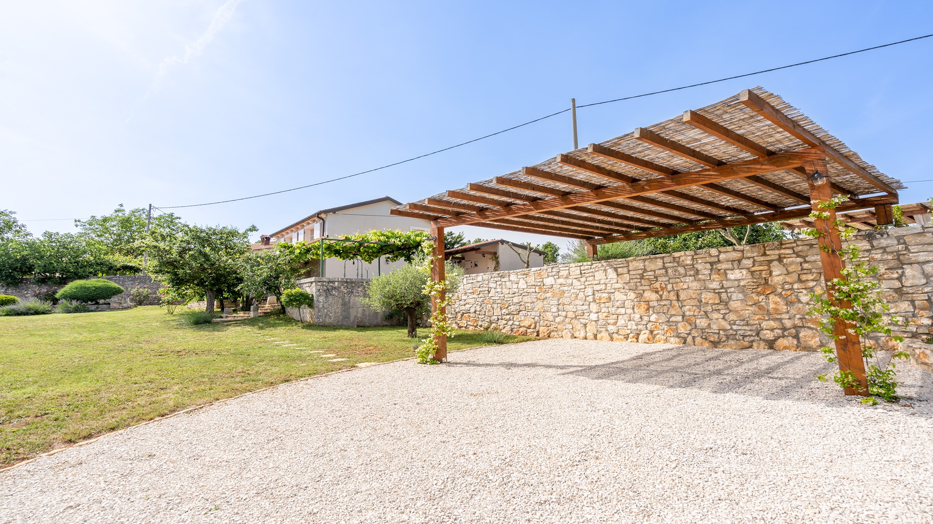 Cozy and charming villa in Tinjan