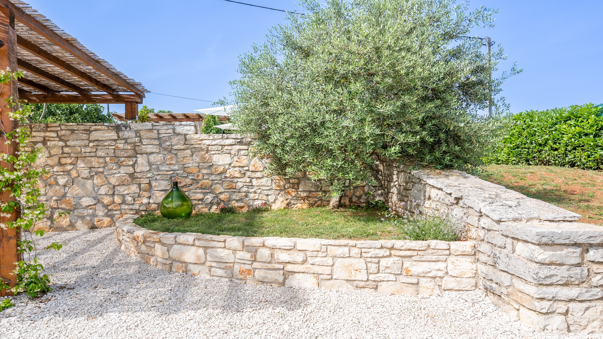 Cozy and charming villa in Tinjan