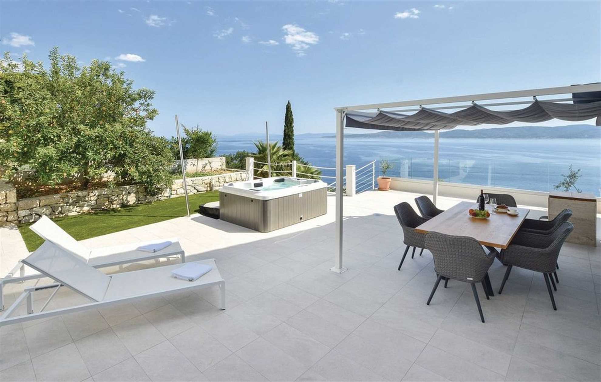 Beautiful villa with stunning view in Pisak