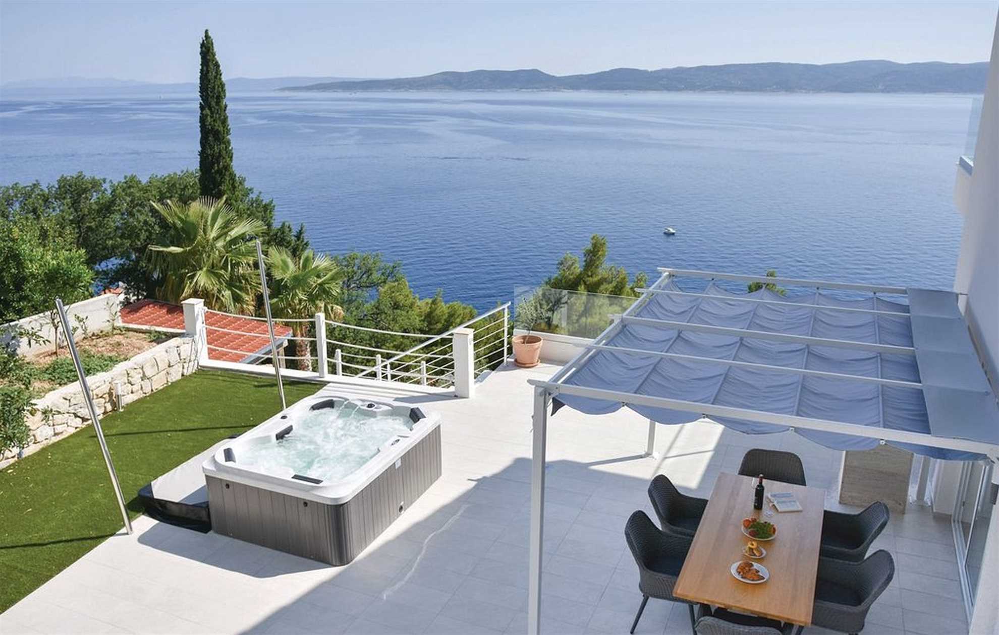 Beautiful villa with stunning view in Pisak