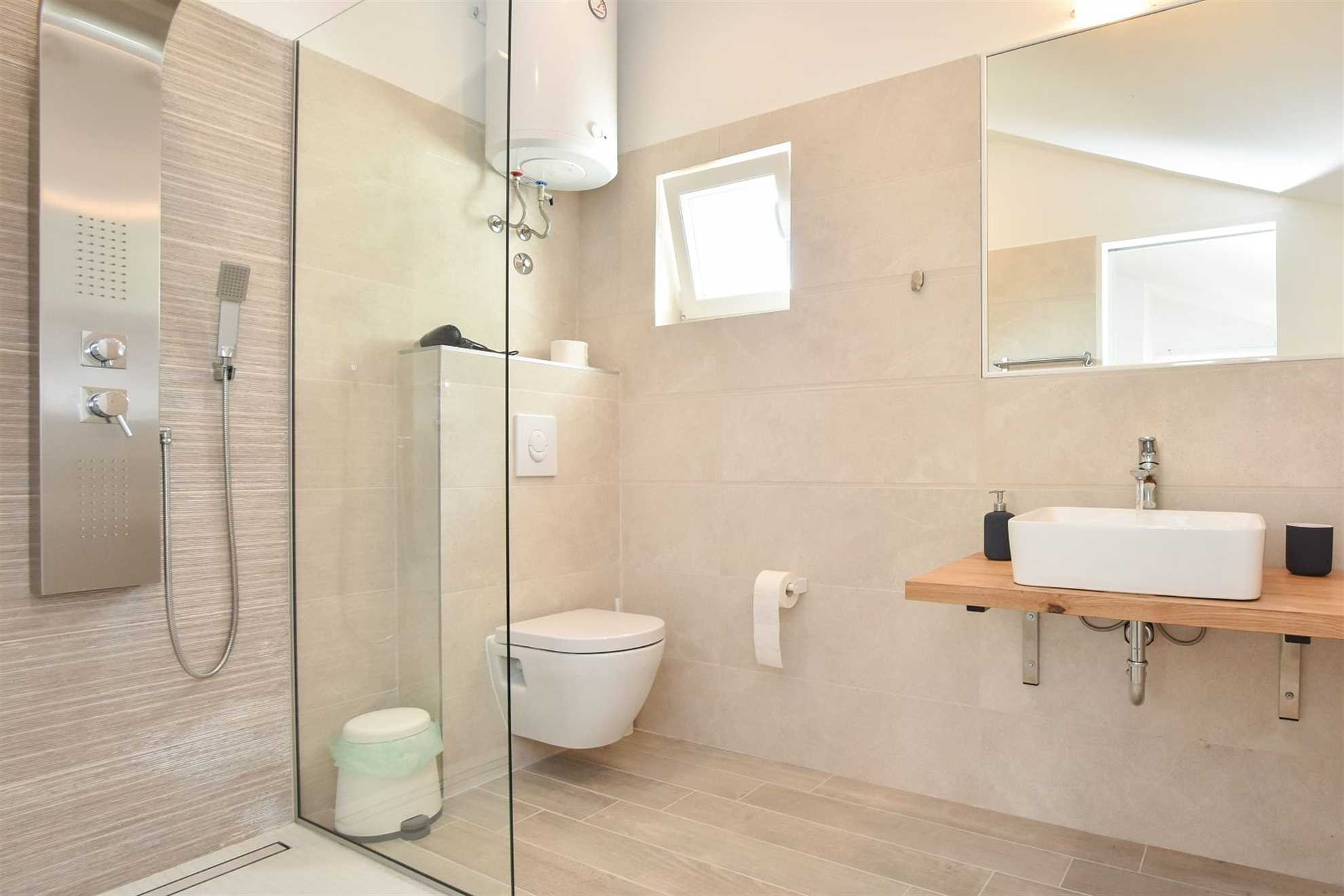 Beautiful villa with stunning view in Pisak