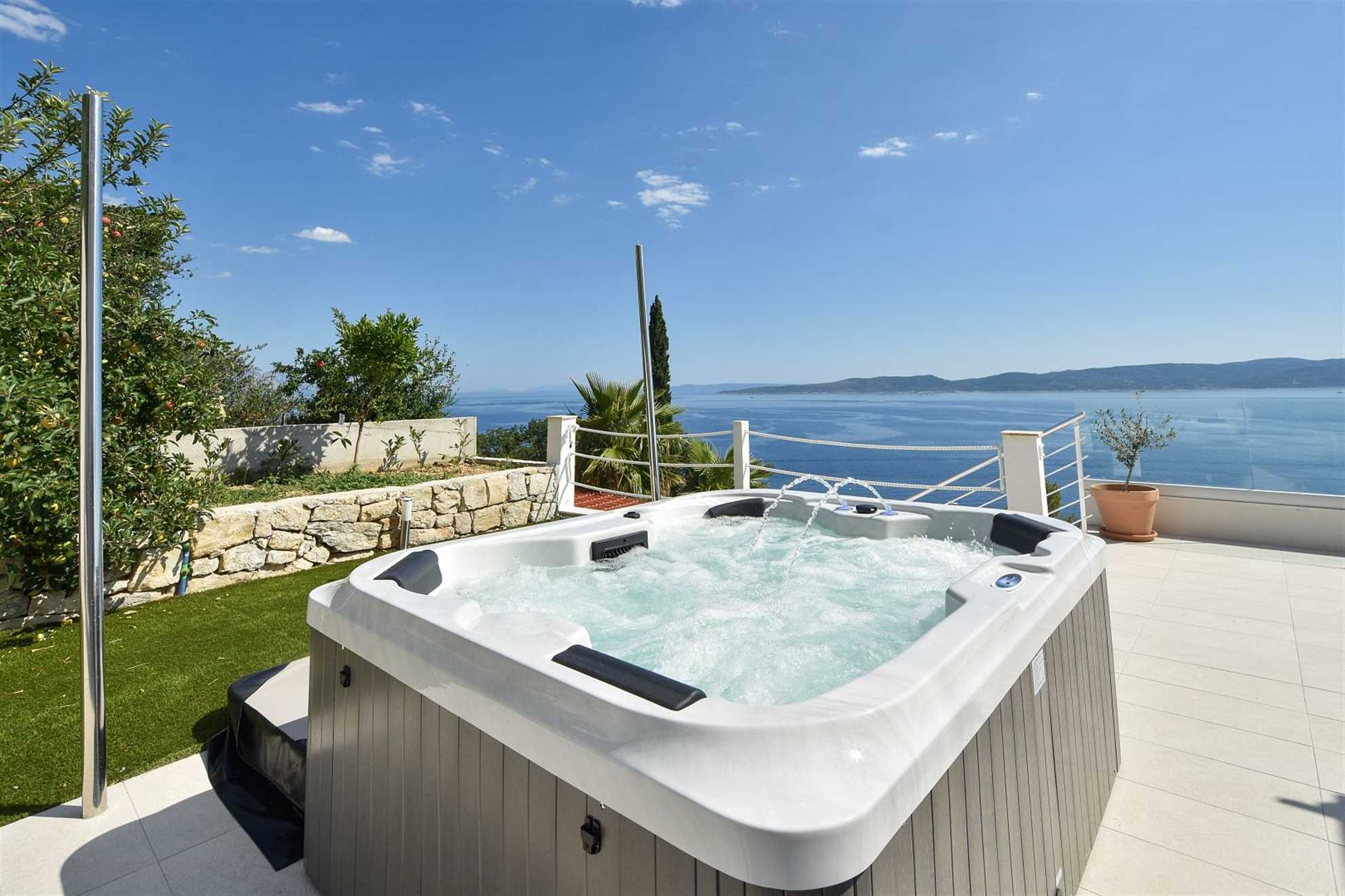 Beautiful villa with stunning view in Pisak