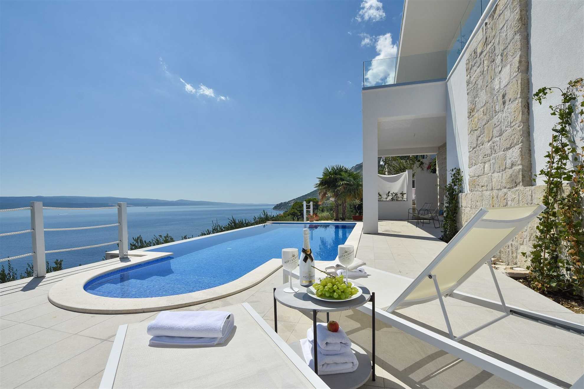 Beautiful villa with stunning view in Pisak