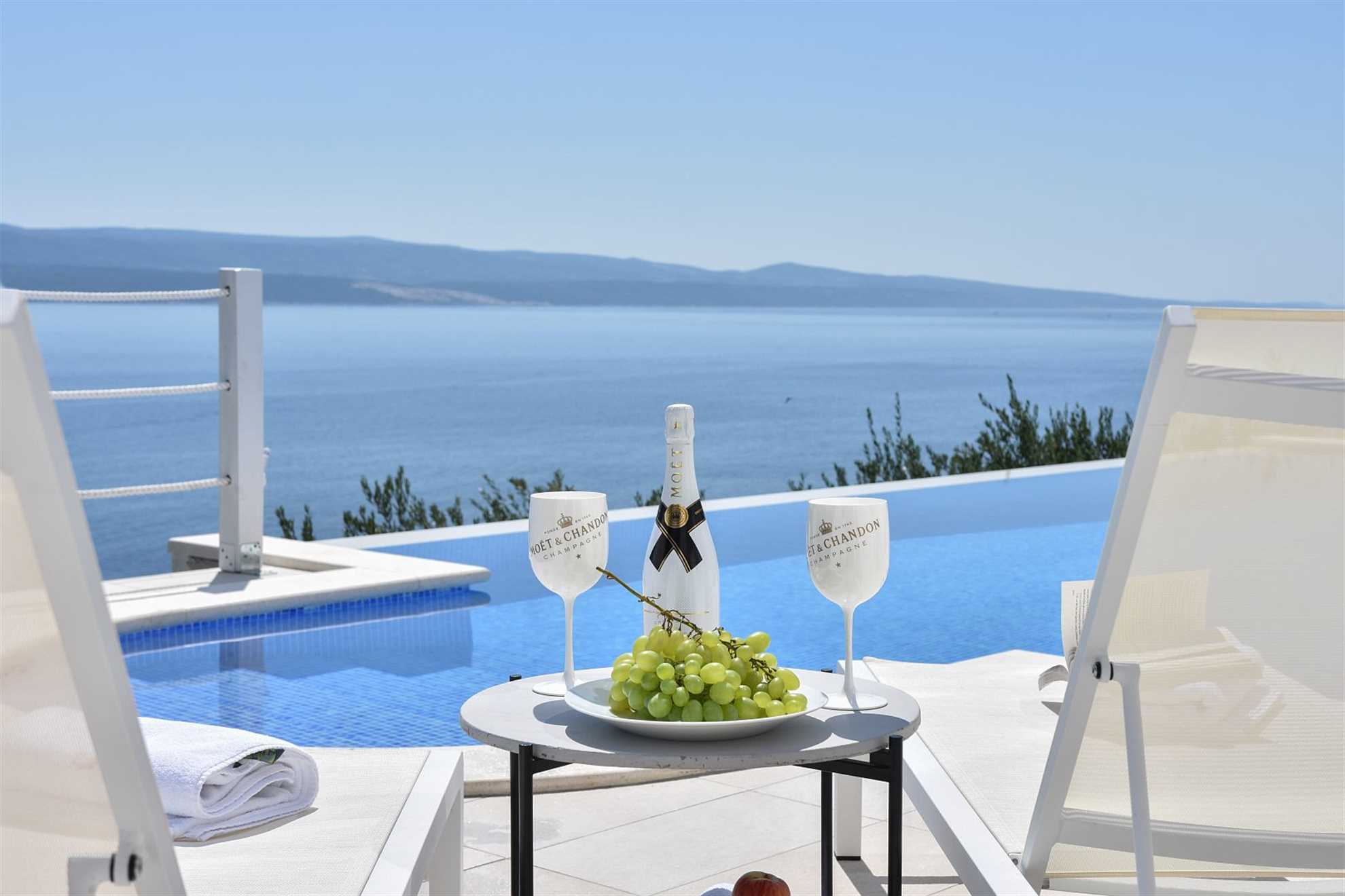 Beautiful villa with stunning view in Pisak