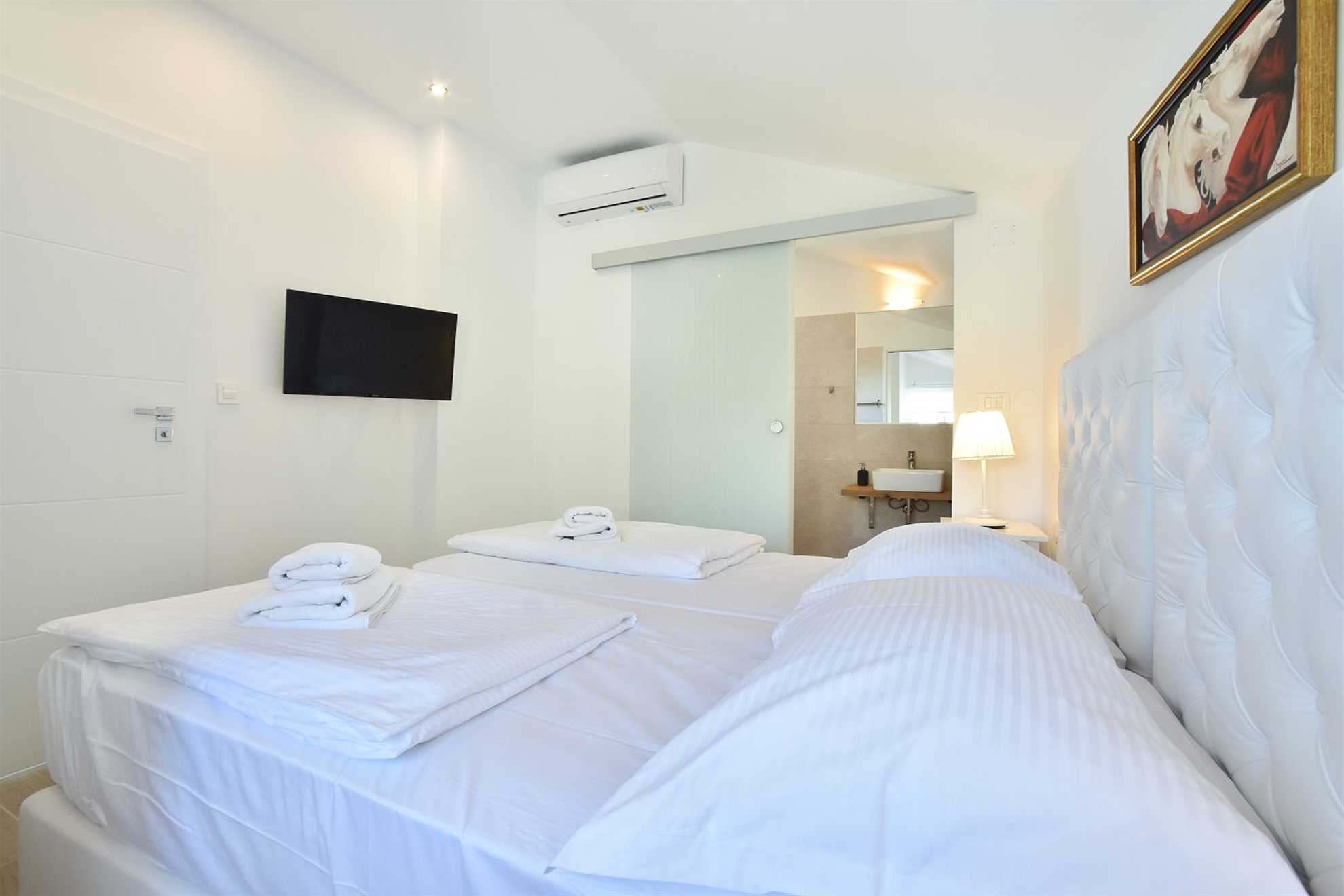 Beautiful villa with stunning view in Pisak