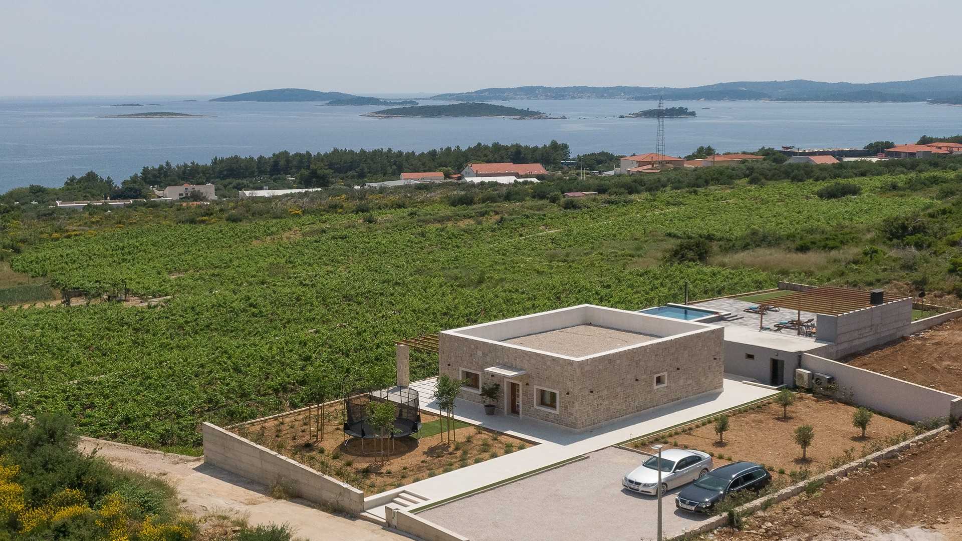 Charming coastal retreat with infinity pool and stunning views