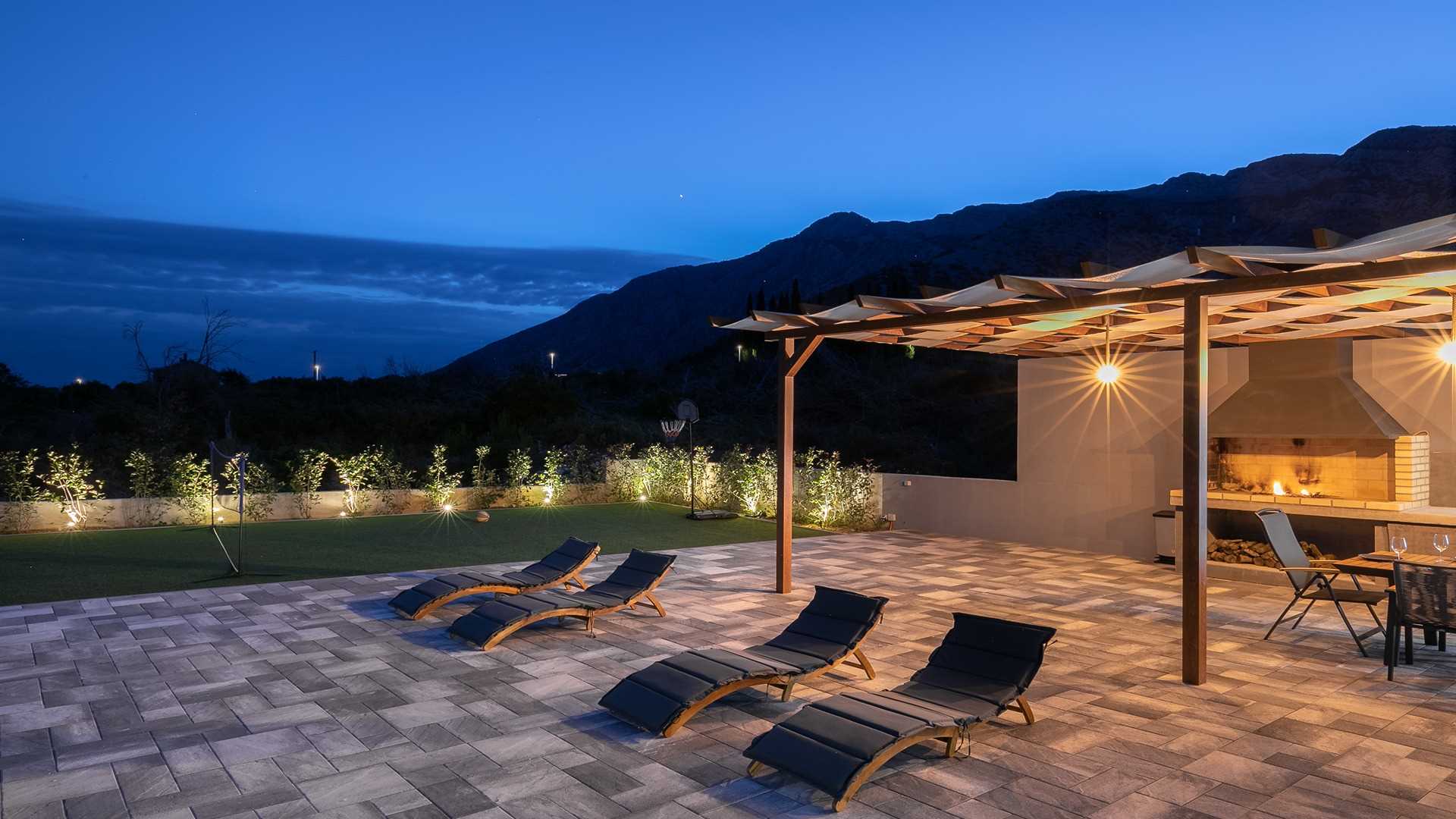 Charming coastal retreat with infinity pool and stunning views