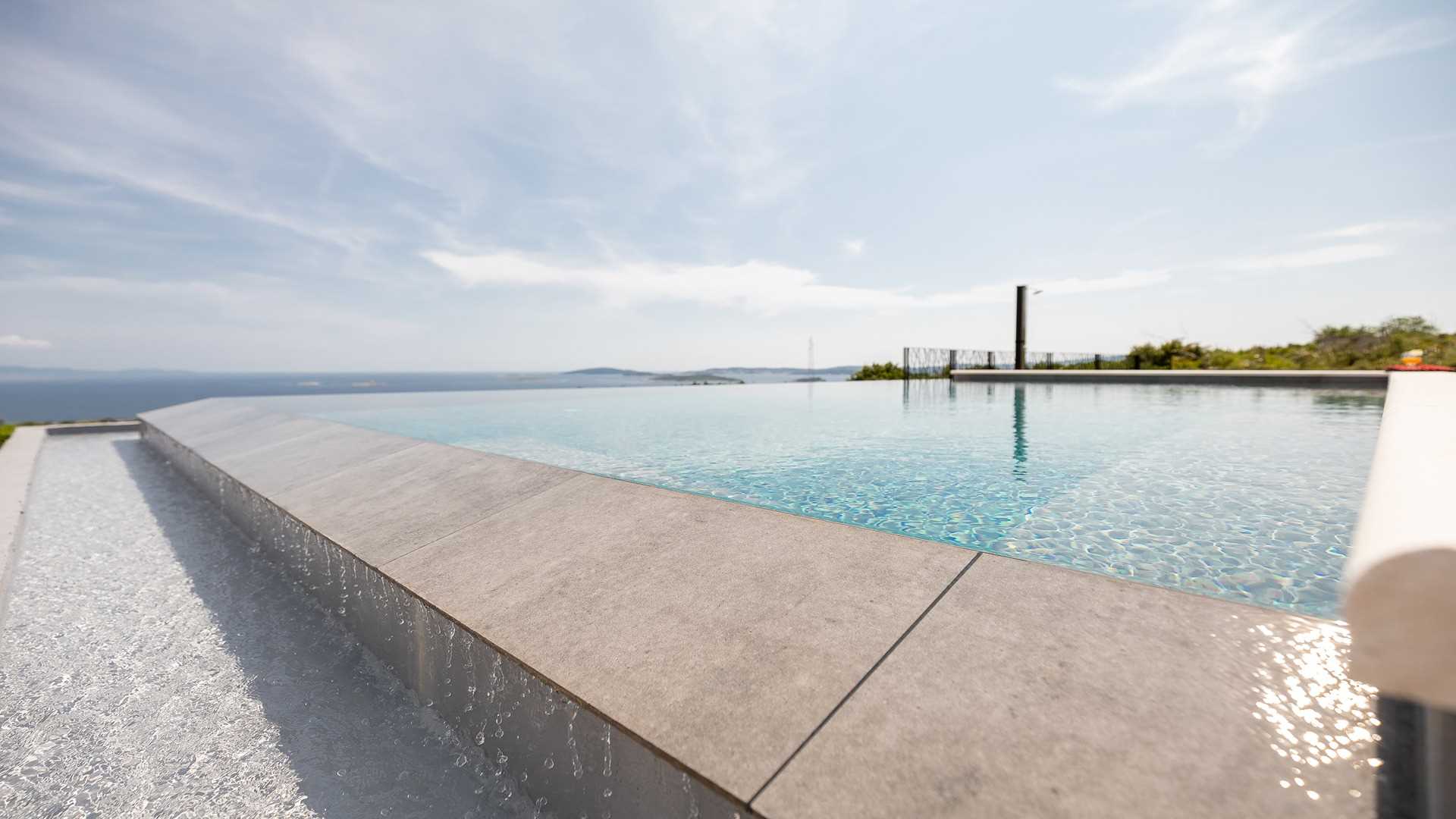 Charming coastal retreat with infinity pool and stunning views