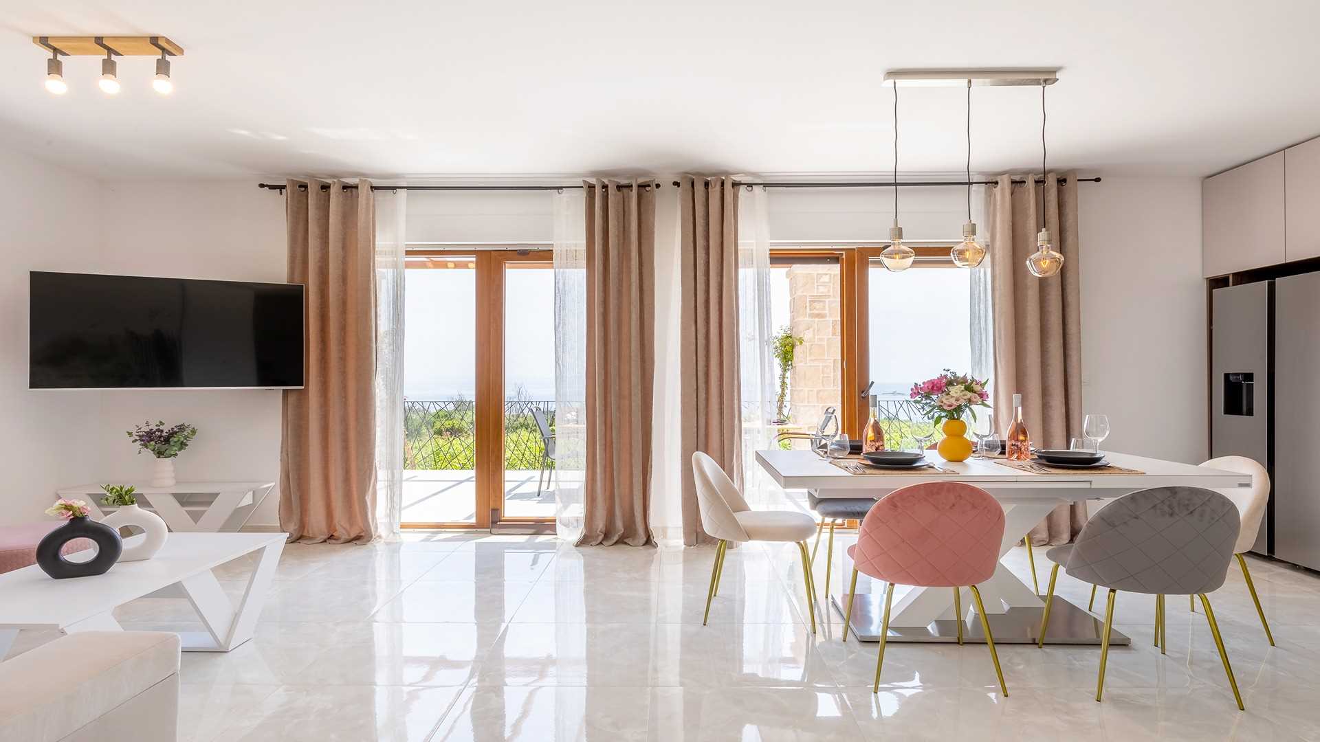 Charming coastal retreat with infinity pool and stunning views