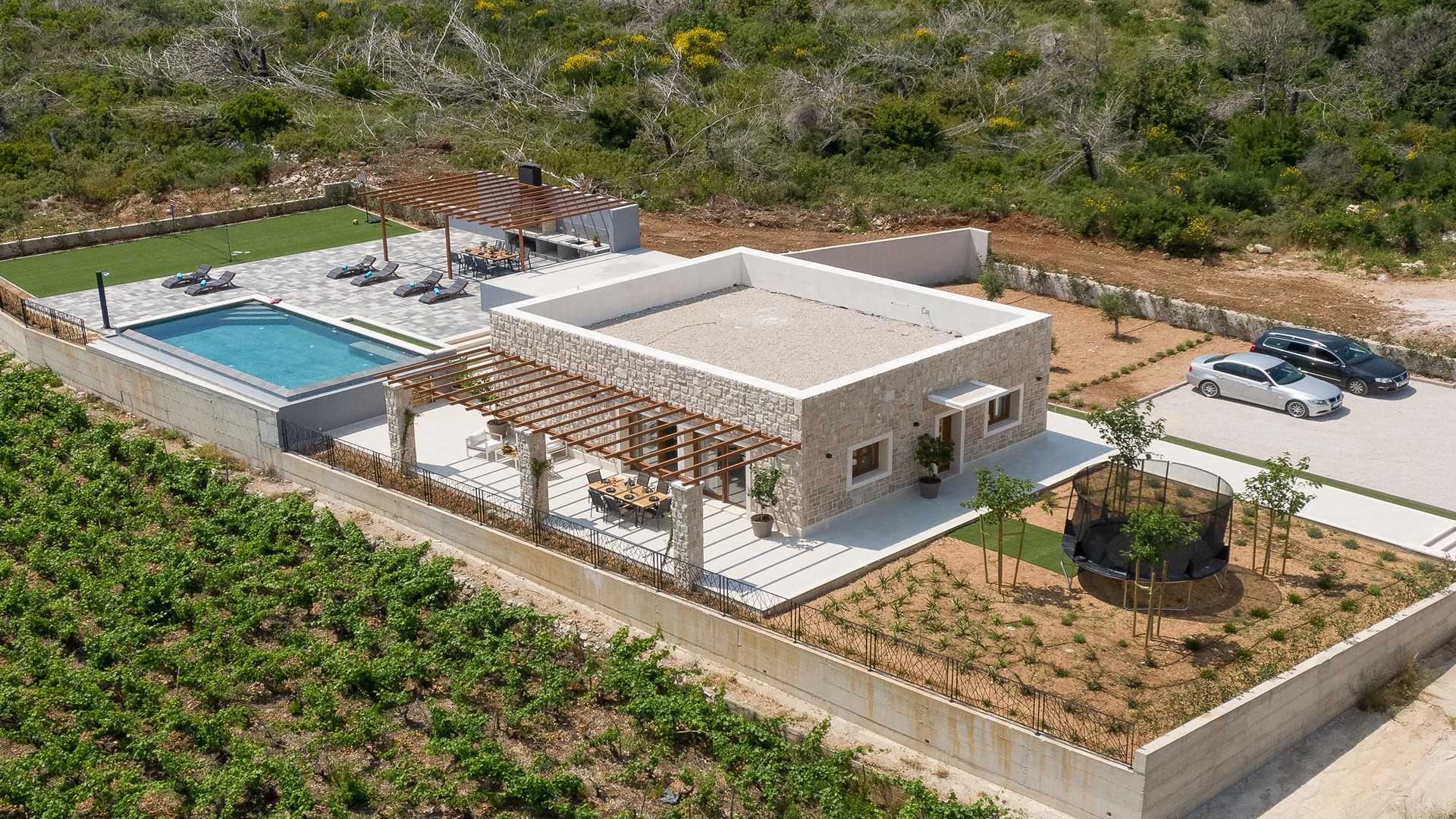 Charming coastal retreat with infinity pool and stunning views