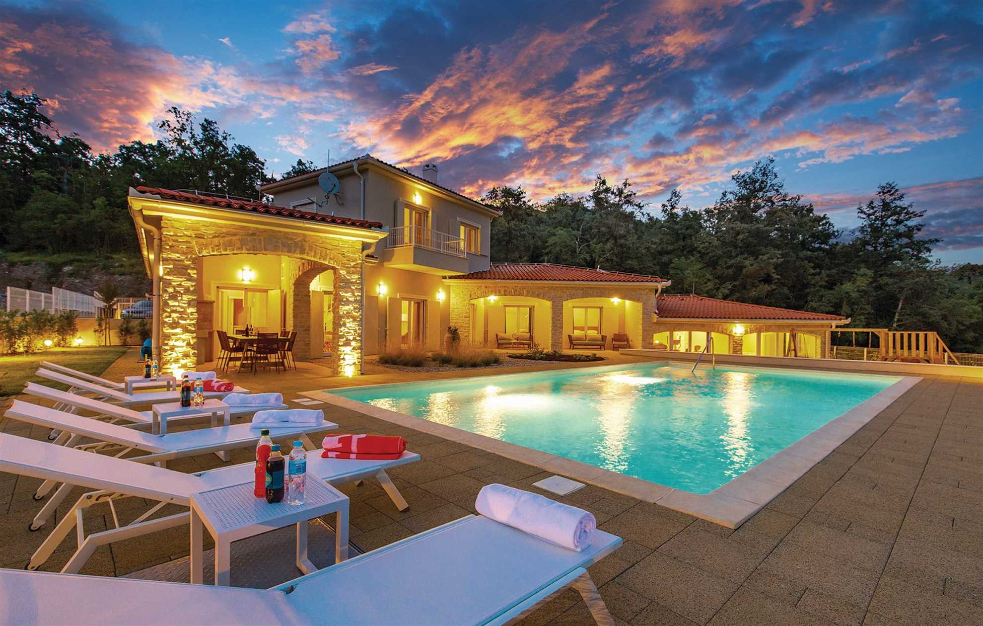 Family villa in Veprinac with a swimming pool
