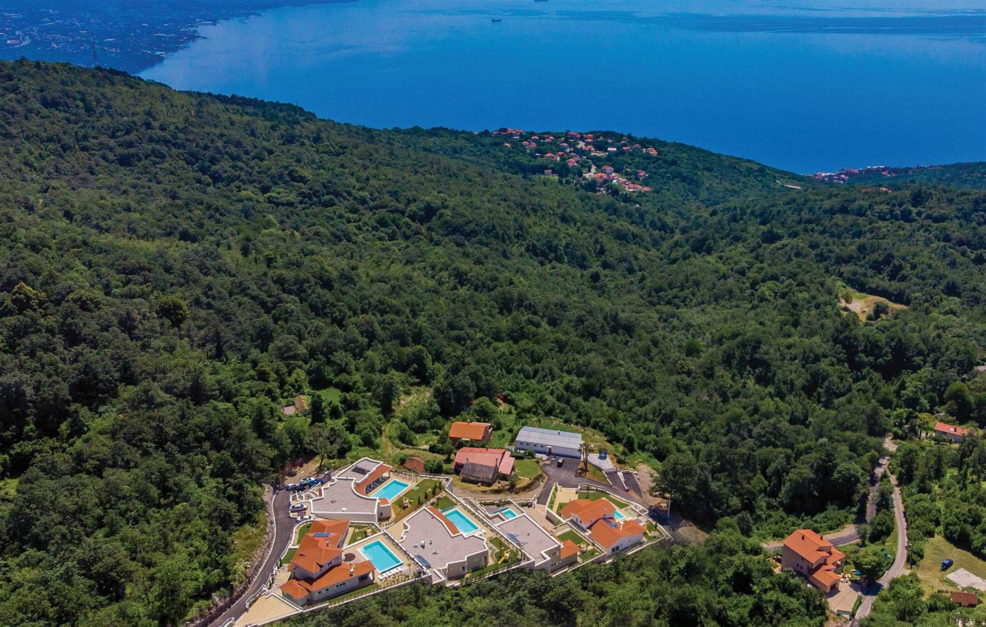 Family villa in Veprinac with a swimming pool