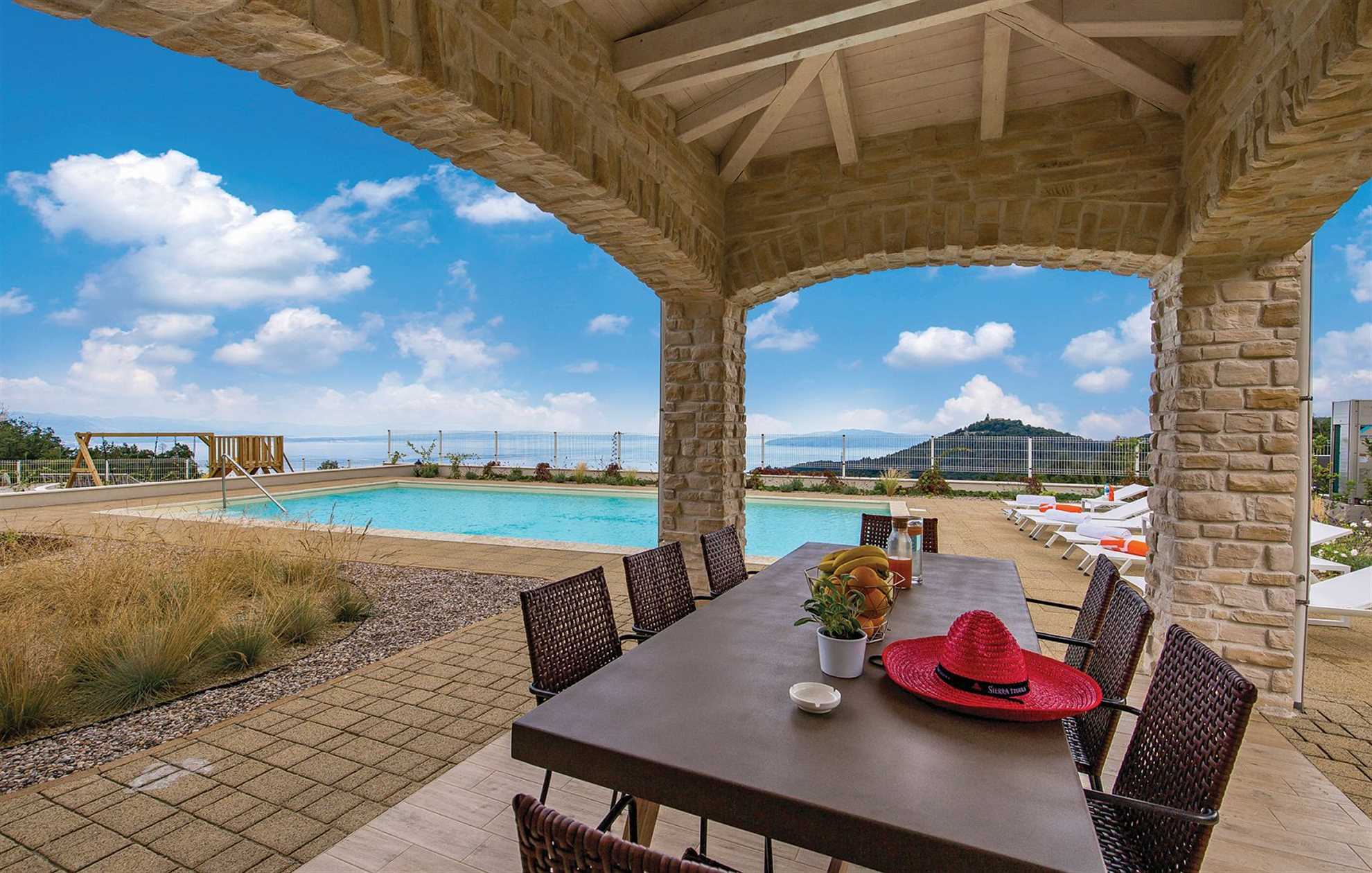 Family villa in Veprinac with a swimming pool