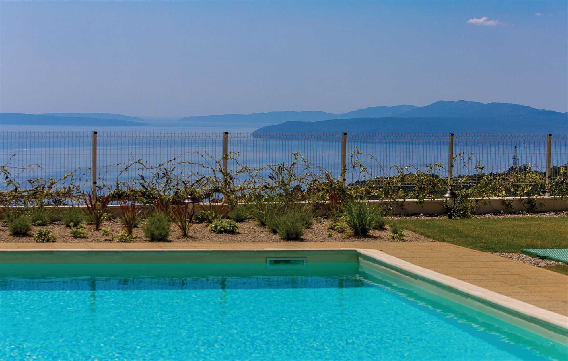Family villa in Veprinac with a swimming pool