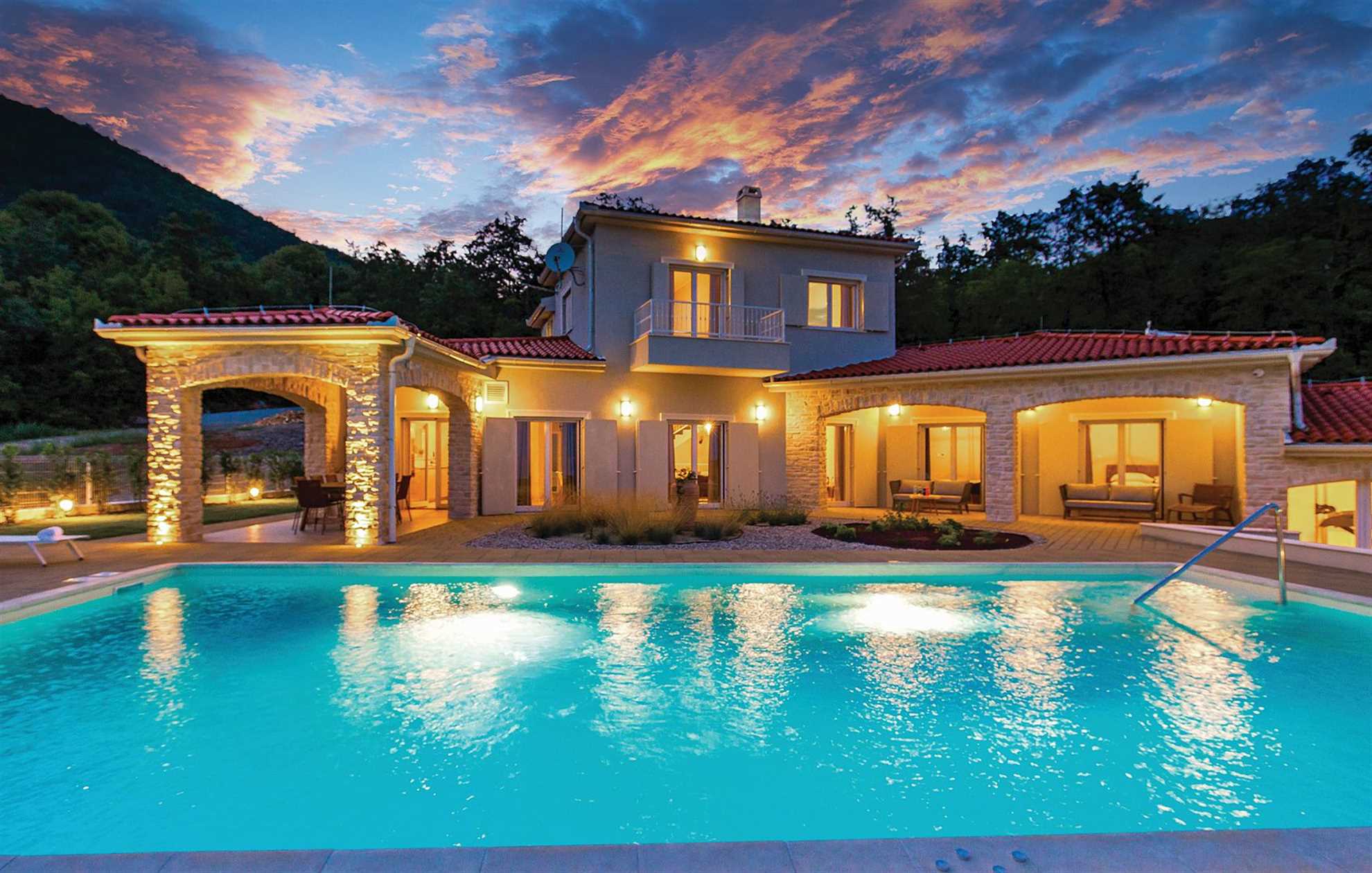 Family villa in Veprinac with a swimming pool