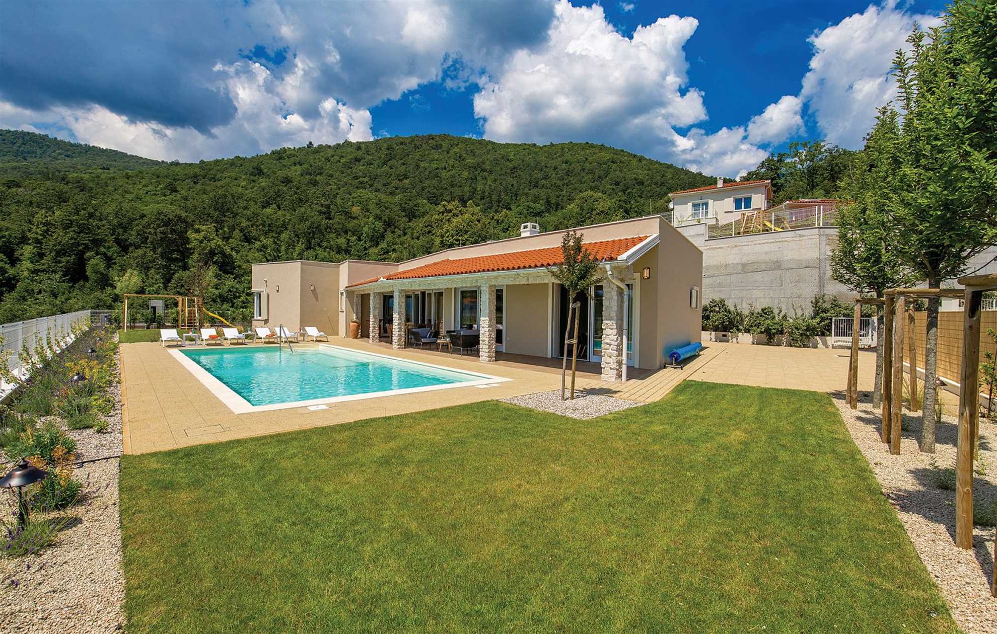Villa in Veprinac with a stunning view