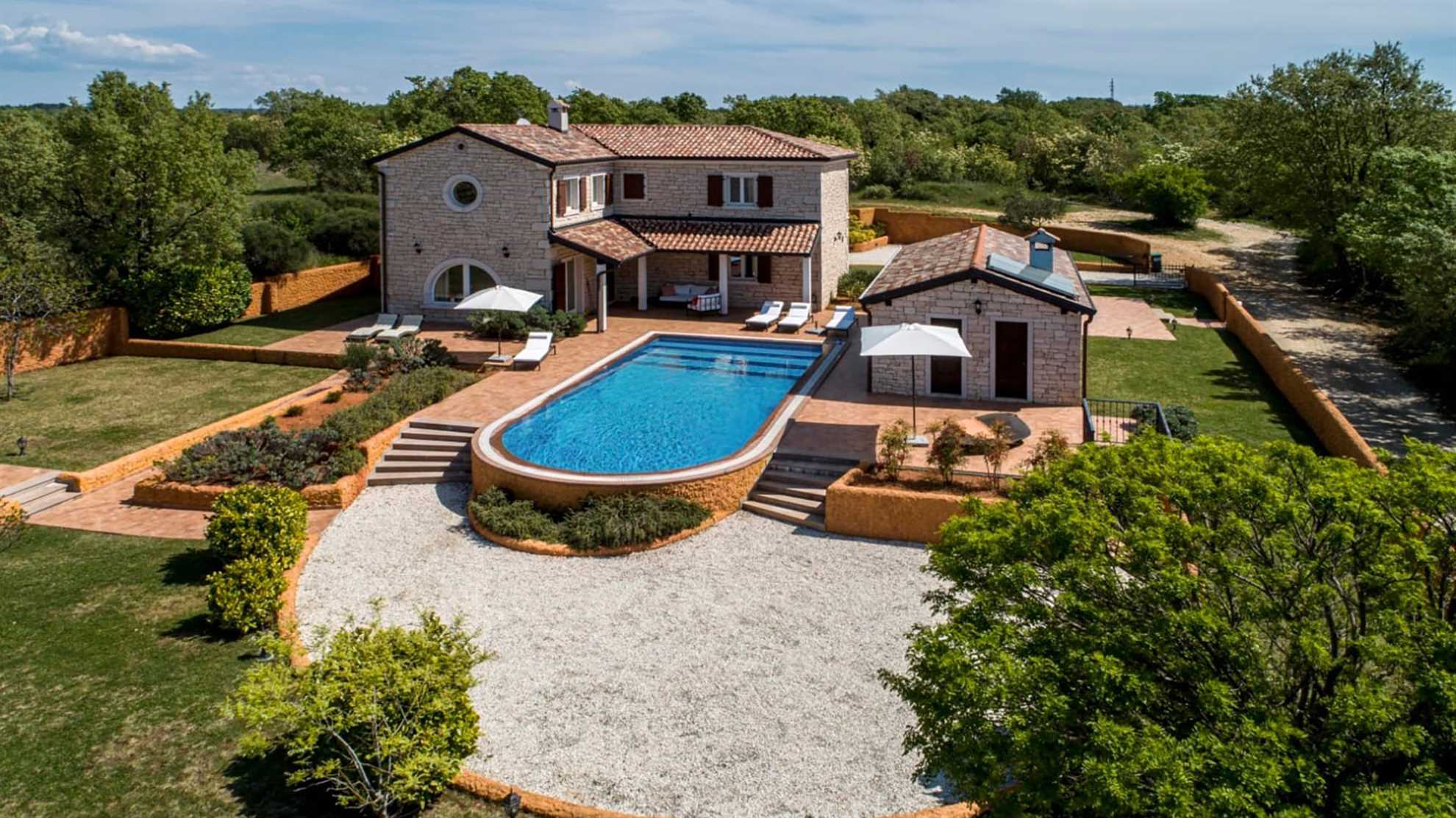 Luxury poolside villa in Čabrunići