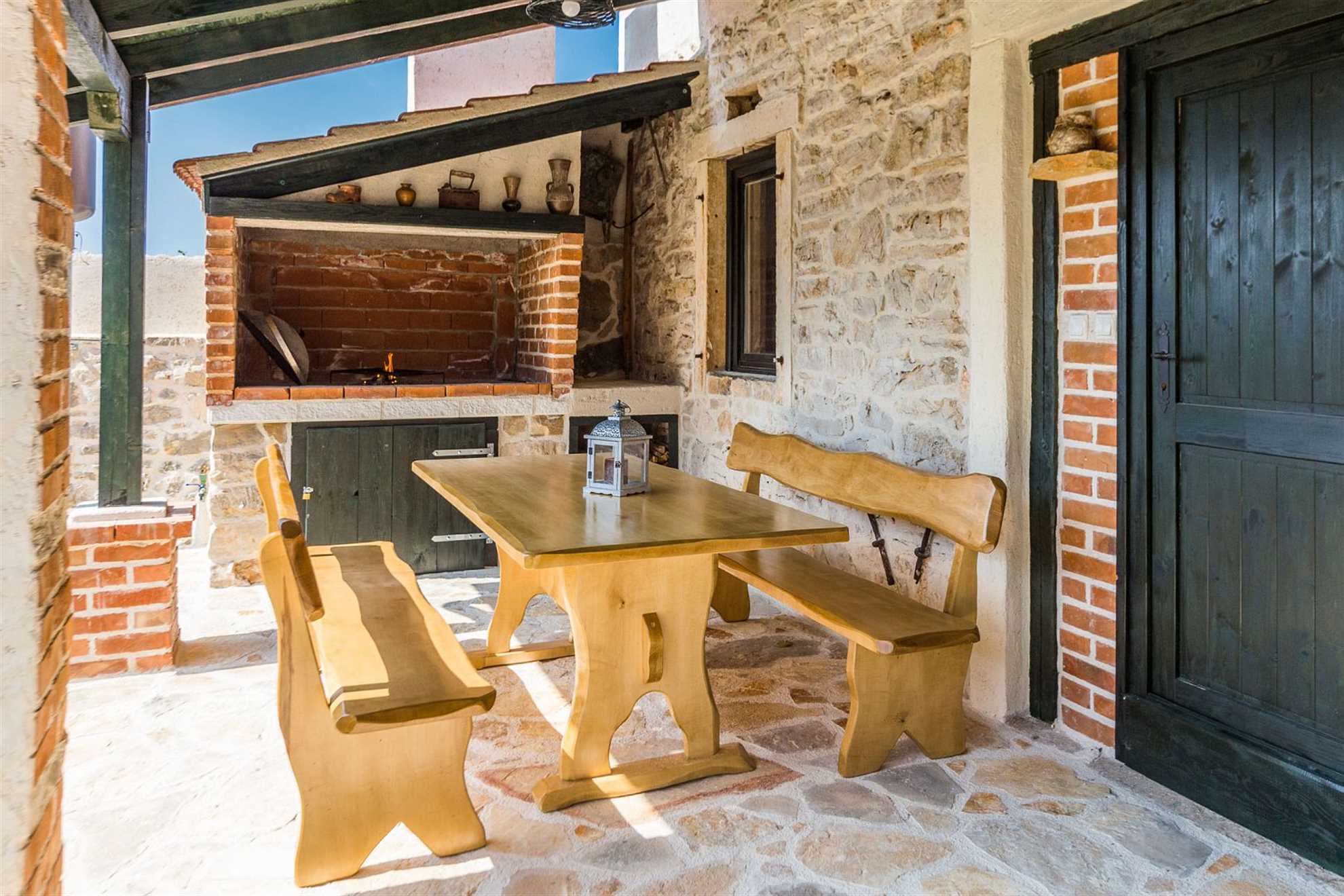 A rural poolside villa in Debeljak near Zadar