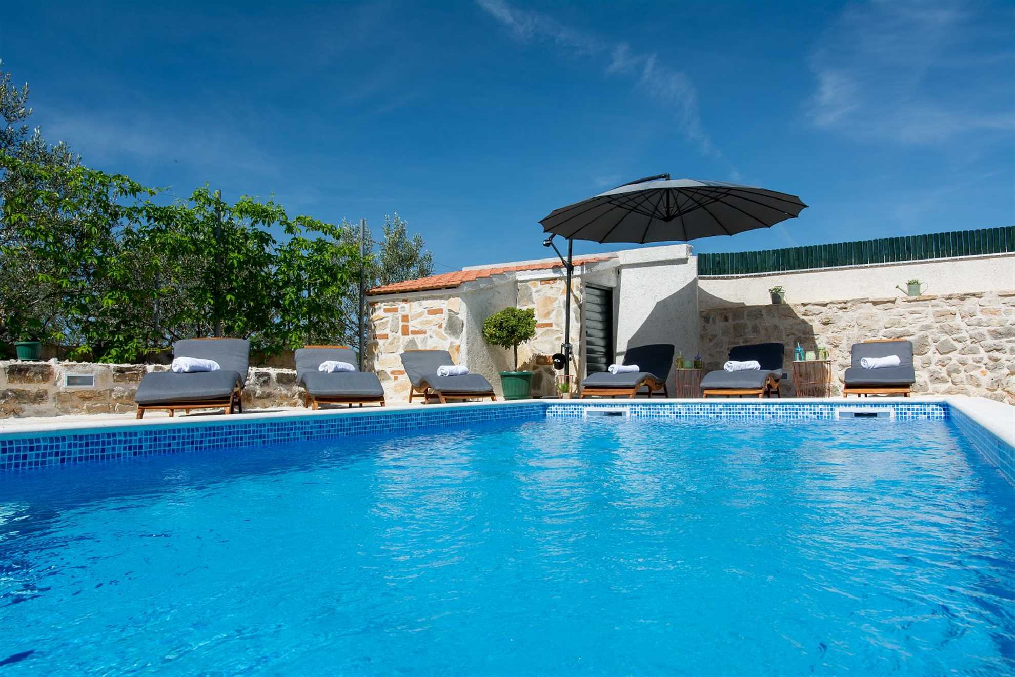 A rural poolside villa in Debeljak near Zadar
