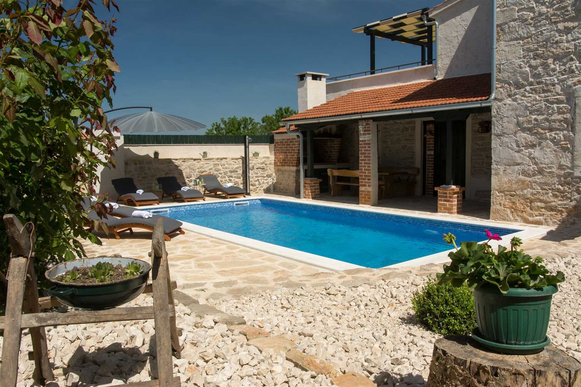 A rural poolside villa in Debeljak near Zadar