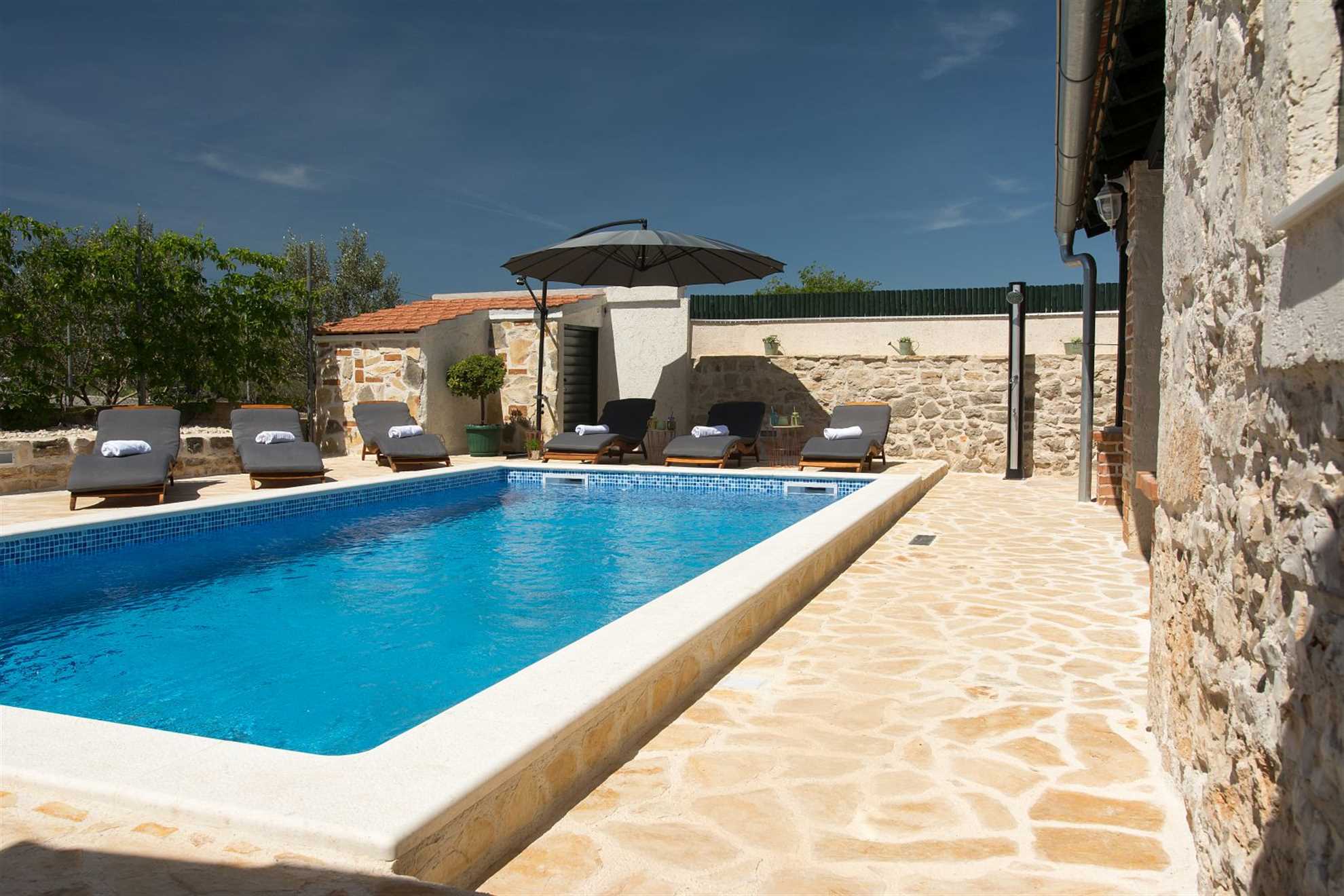 A rural poolside villa in Debeljak near Zadar