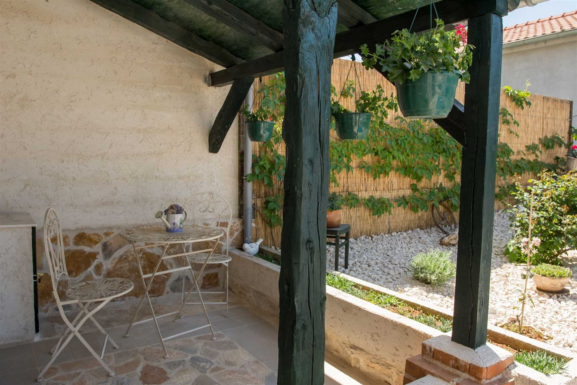 A rural poolside villa in Debeljak near Zadar