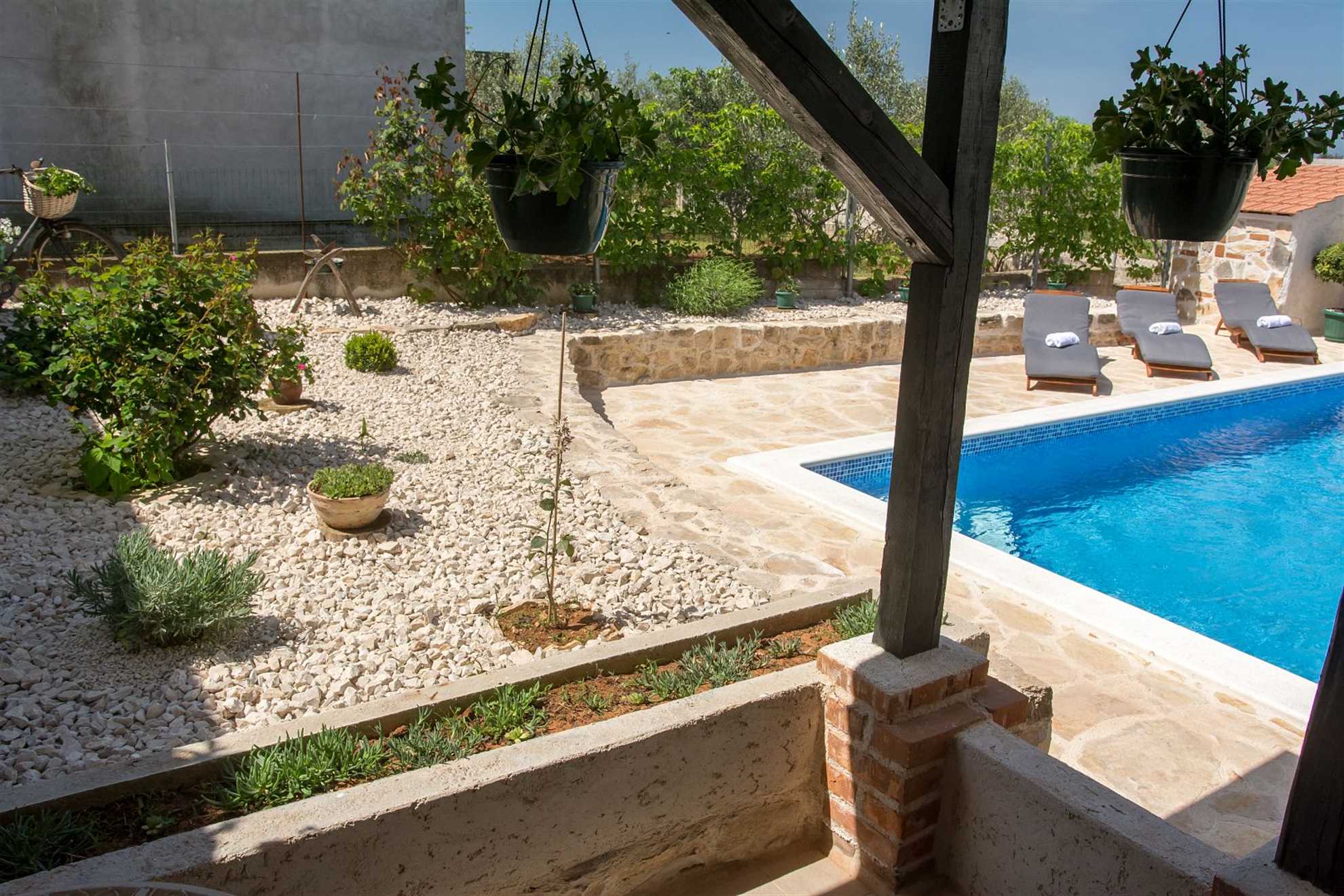 A rural poolside villa in Debeljak near Zadar