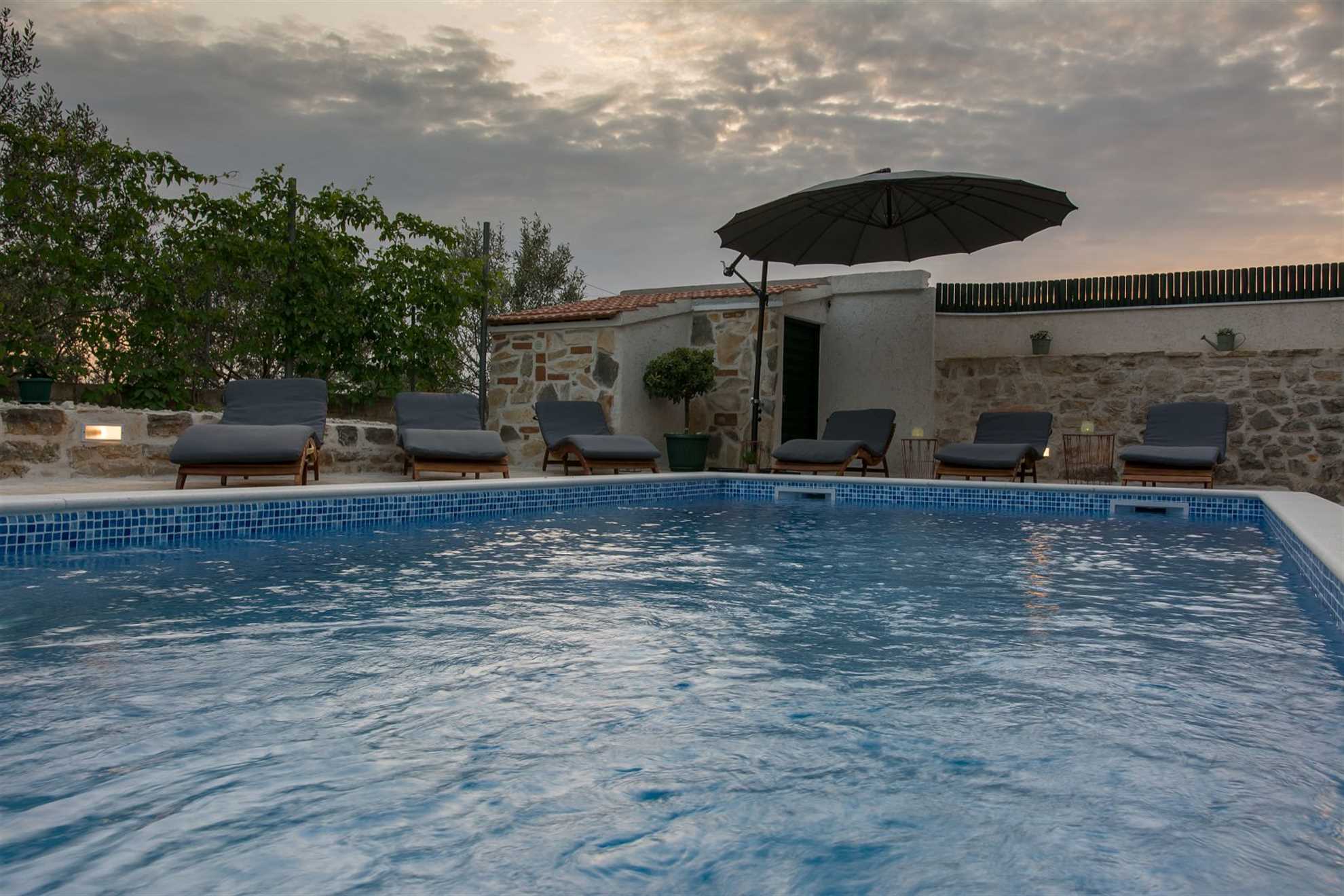 A rural poolside villa in Debeljak near Zadar