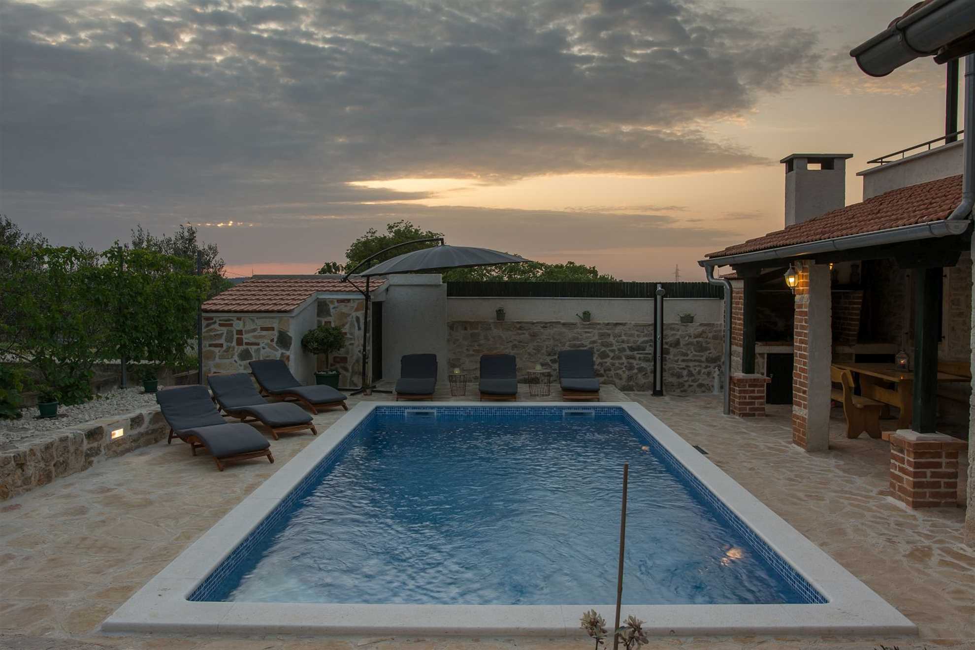 A rural poolside villa in Debeljak near Zadar