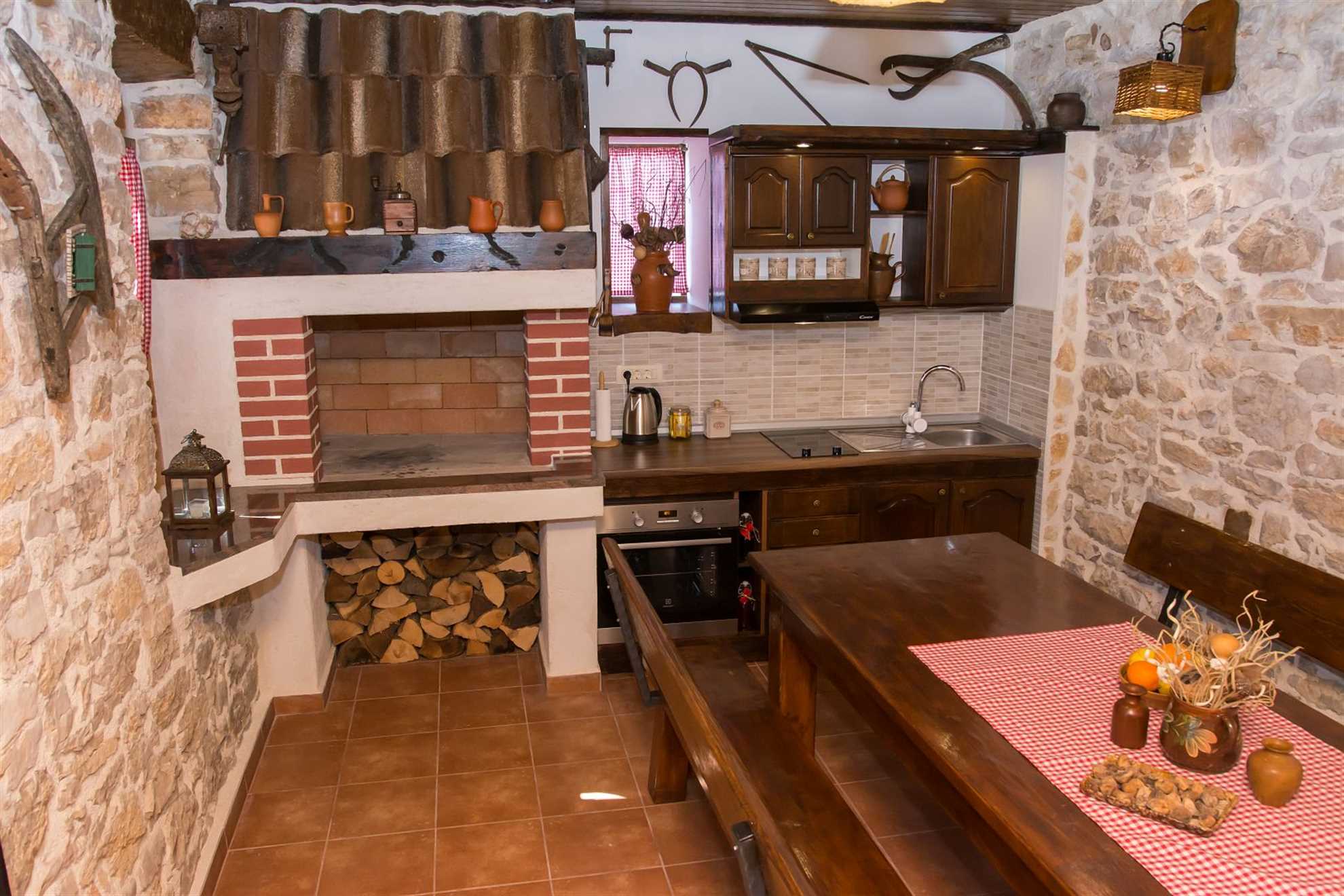 A rural poolside villa in Debeljak near Zadar