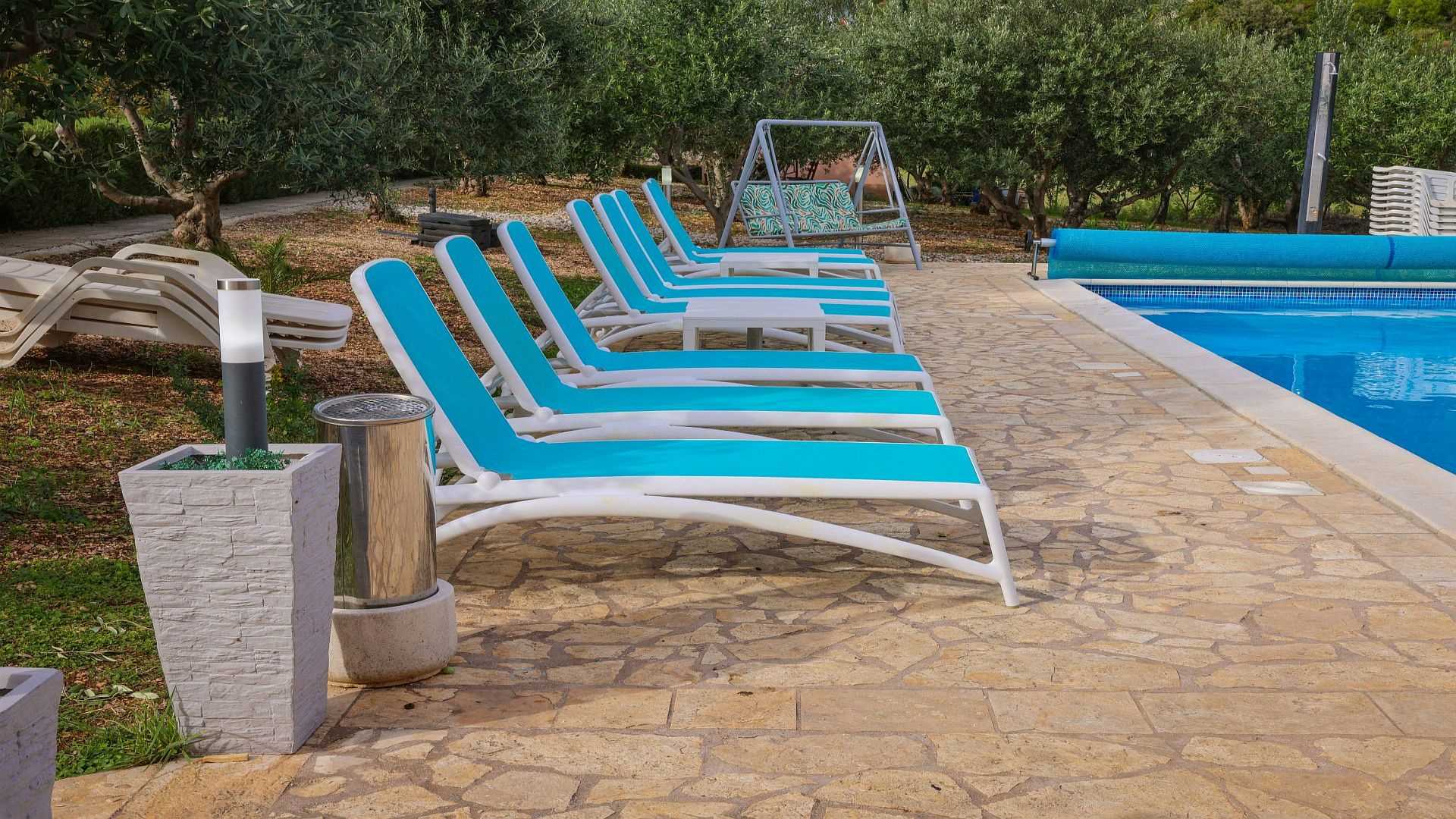 Villa Olea, Rudine